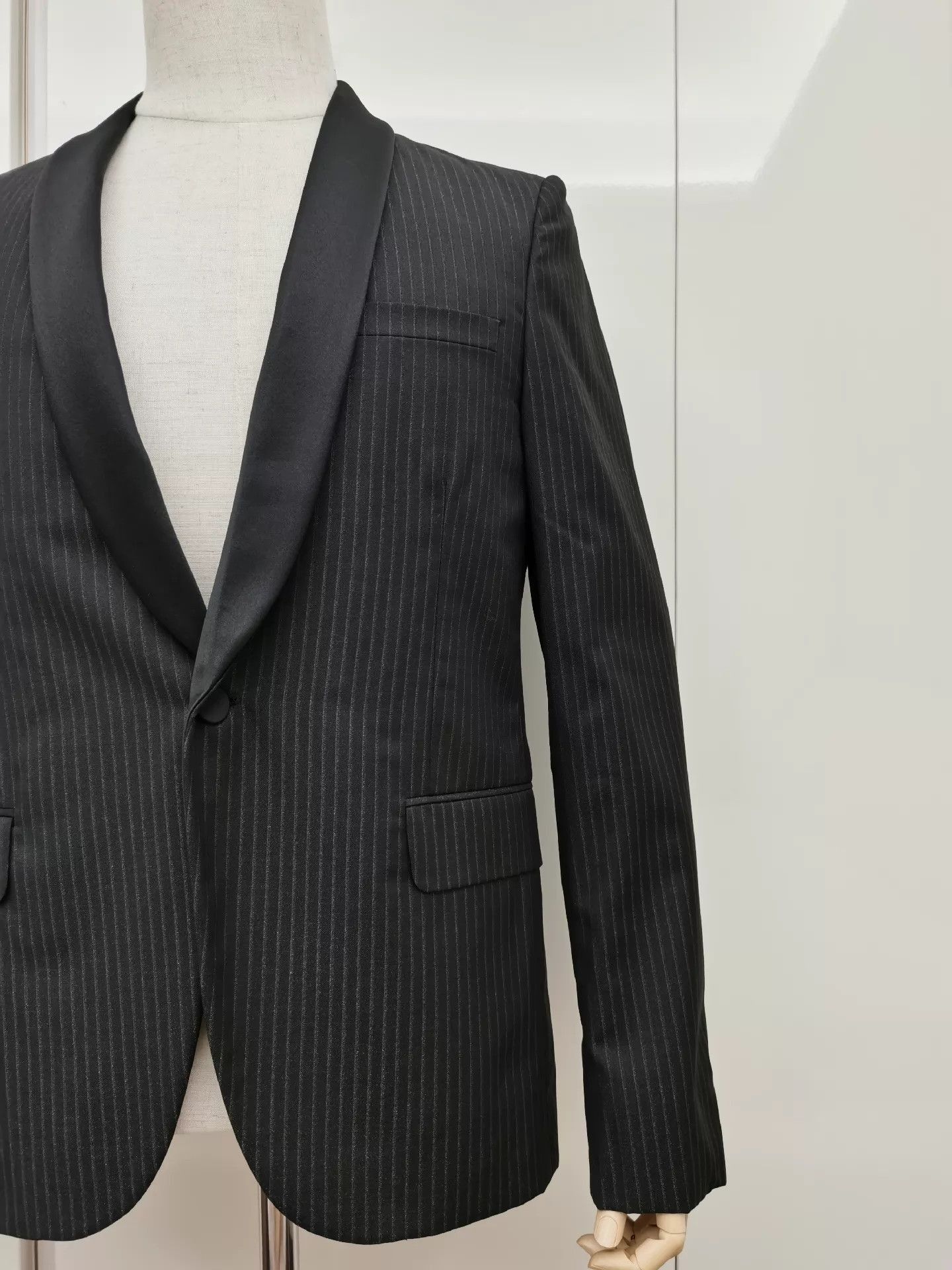 Saint Laurent Paris Black Wool Tuxedo Blazer, Size 48 Size US M / EU 48-50 / 2 - 2 Thumbnail