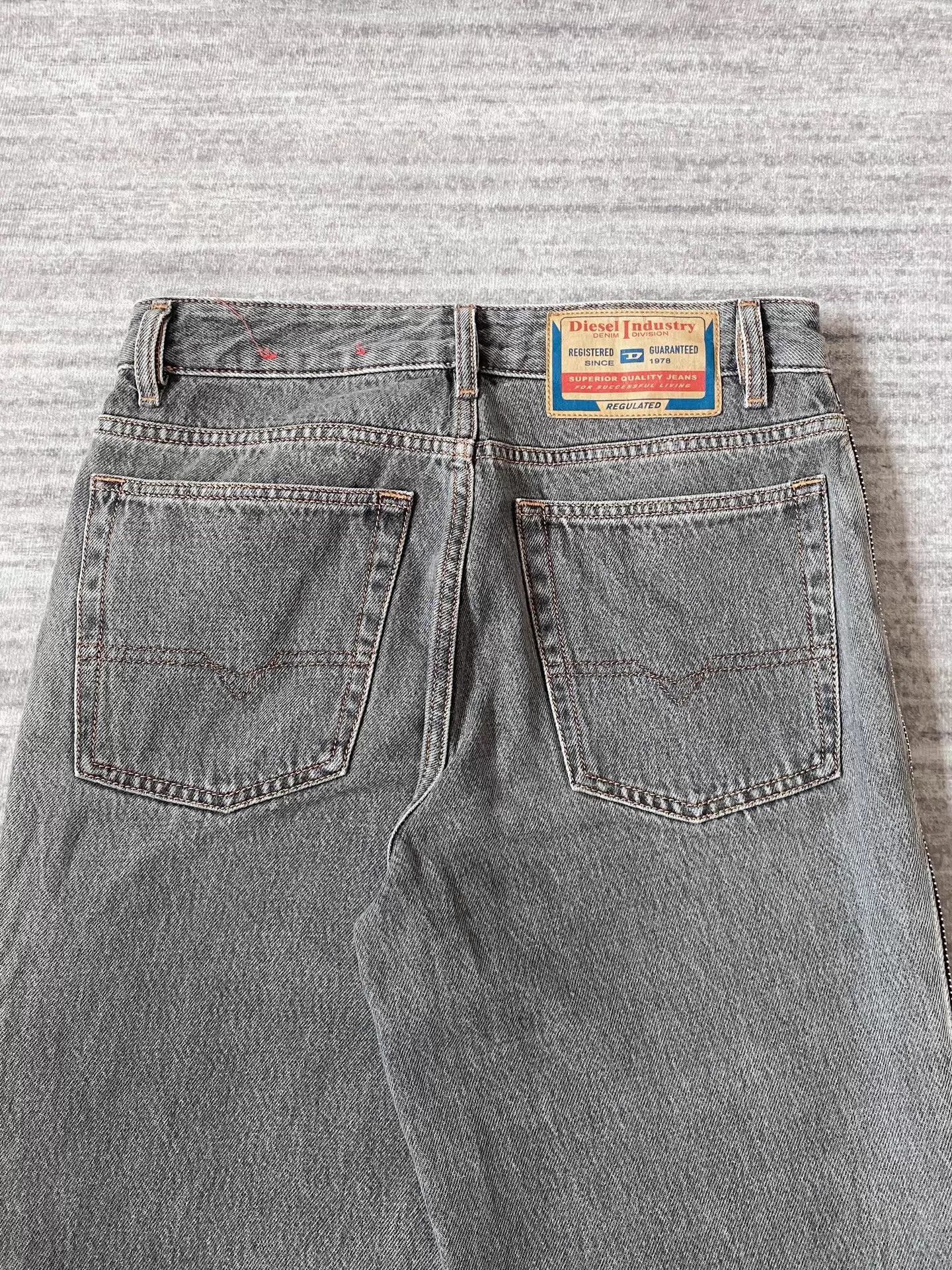 Diesel Deconstructed Flared Jeans with Side Zip Size US 29 - 5 Thumbnail