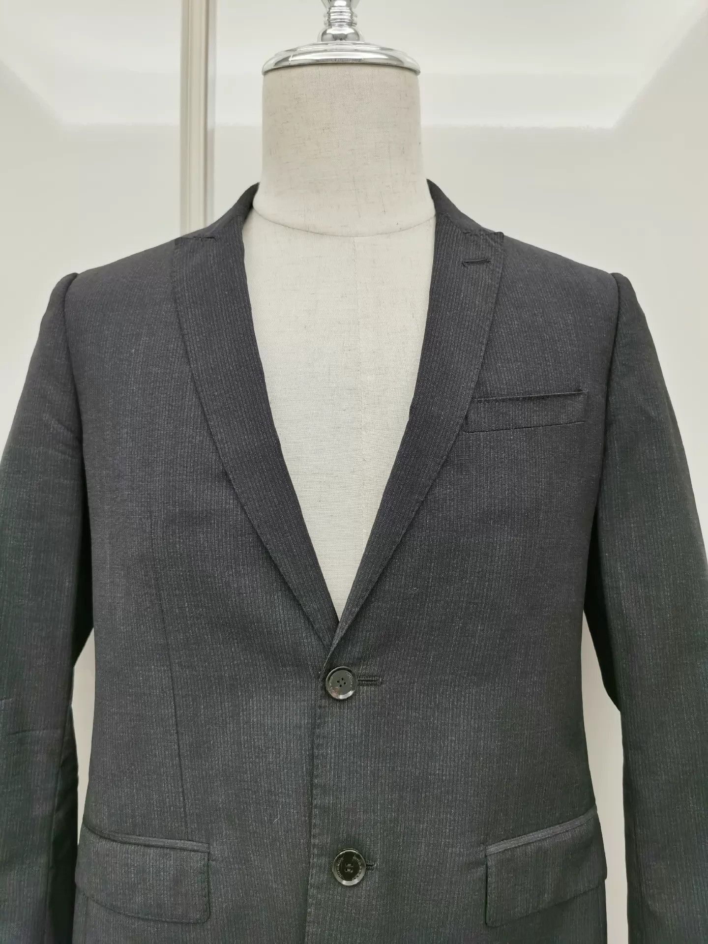 Burberry Dark Check Wool Suit in Black Size US M / EU 48-50 / 2 - 3 Thumbnail