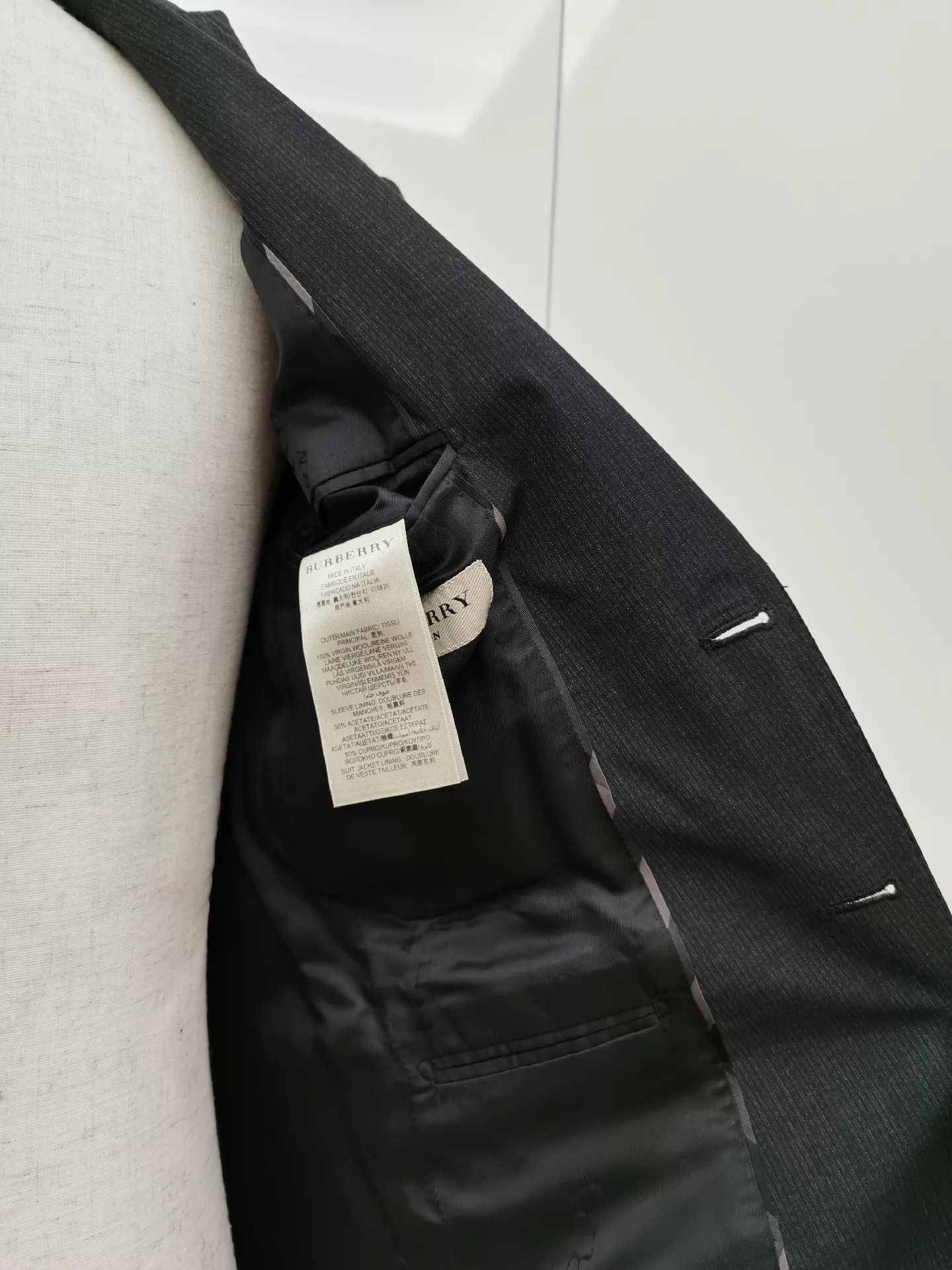 Burberry Dark Check Wool Suit in Black Size US M / EU 48-50 / 2 - 6 Thumbnail