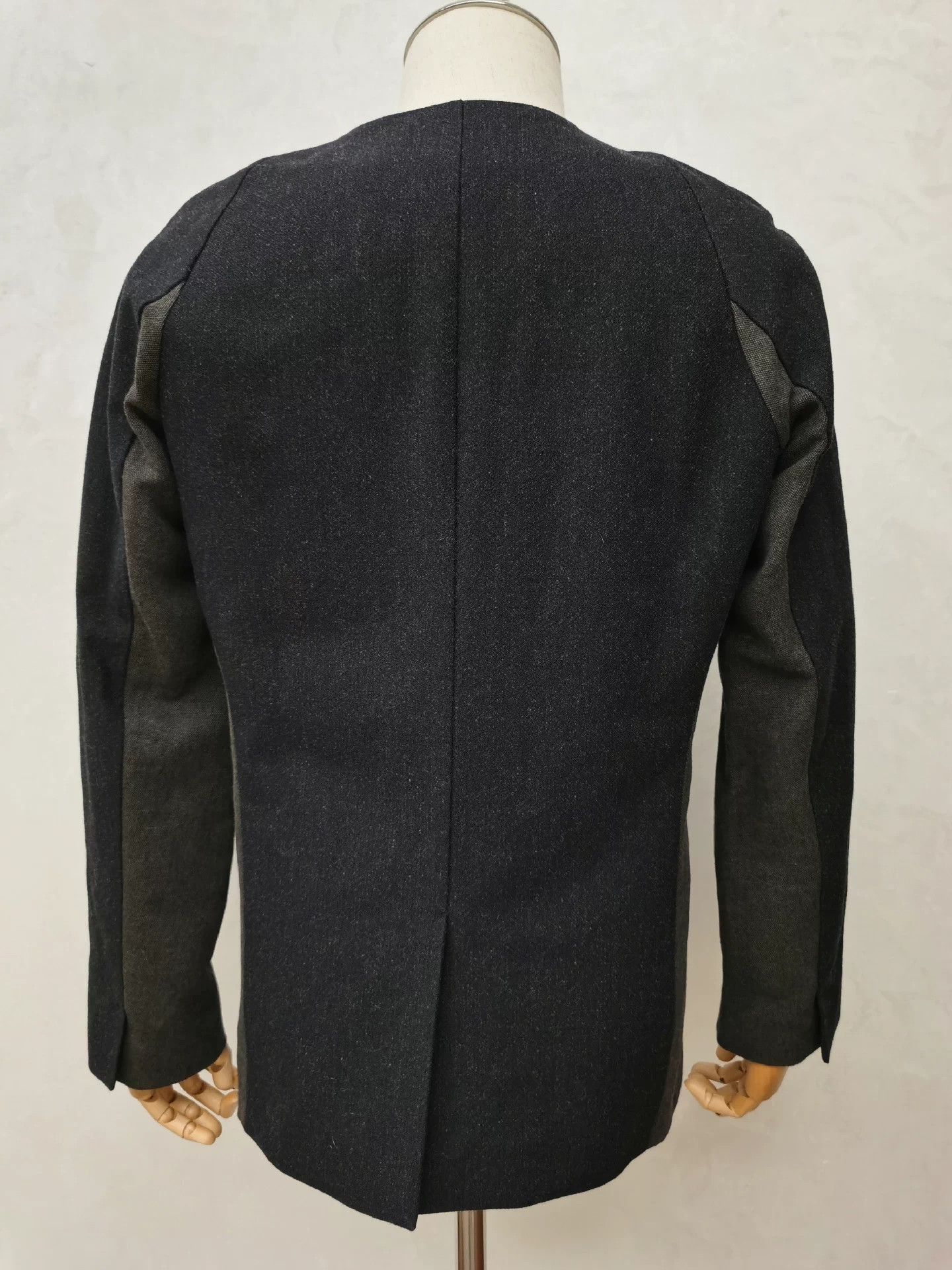 Individual Sentiments Sleek Collarless Black Blazer in Size S Size US S / EU 44-46 / 1 - 2 Thumbnail