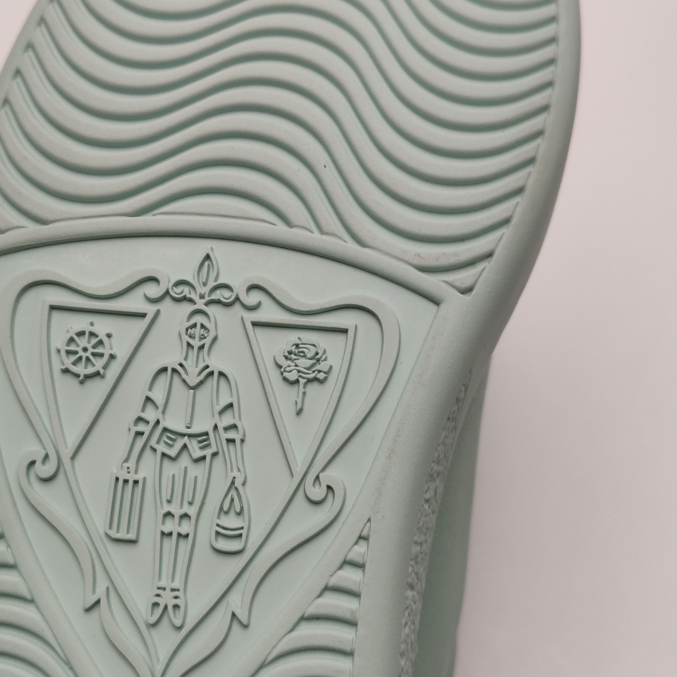 Gucci Gucci Women 5 Lowtop Sneakers Size US 5 / IT 35 - 9 Thumbnail