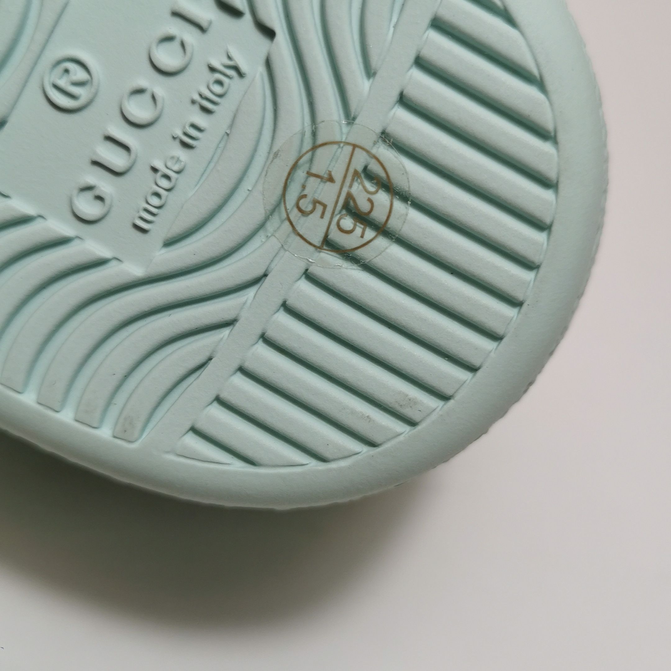 Gucci Gucci Women 5 Lowtop Sneakers Size US 5 / IT 35 - 13 Thumbnail
