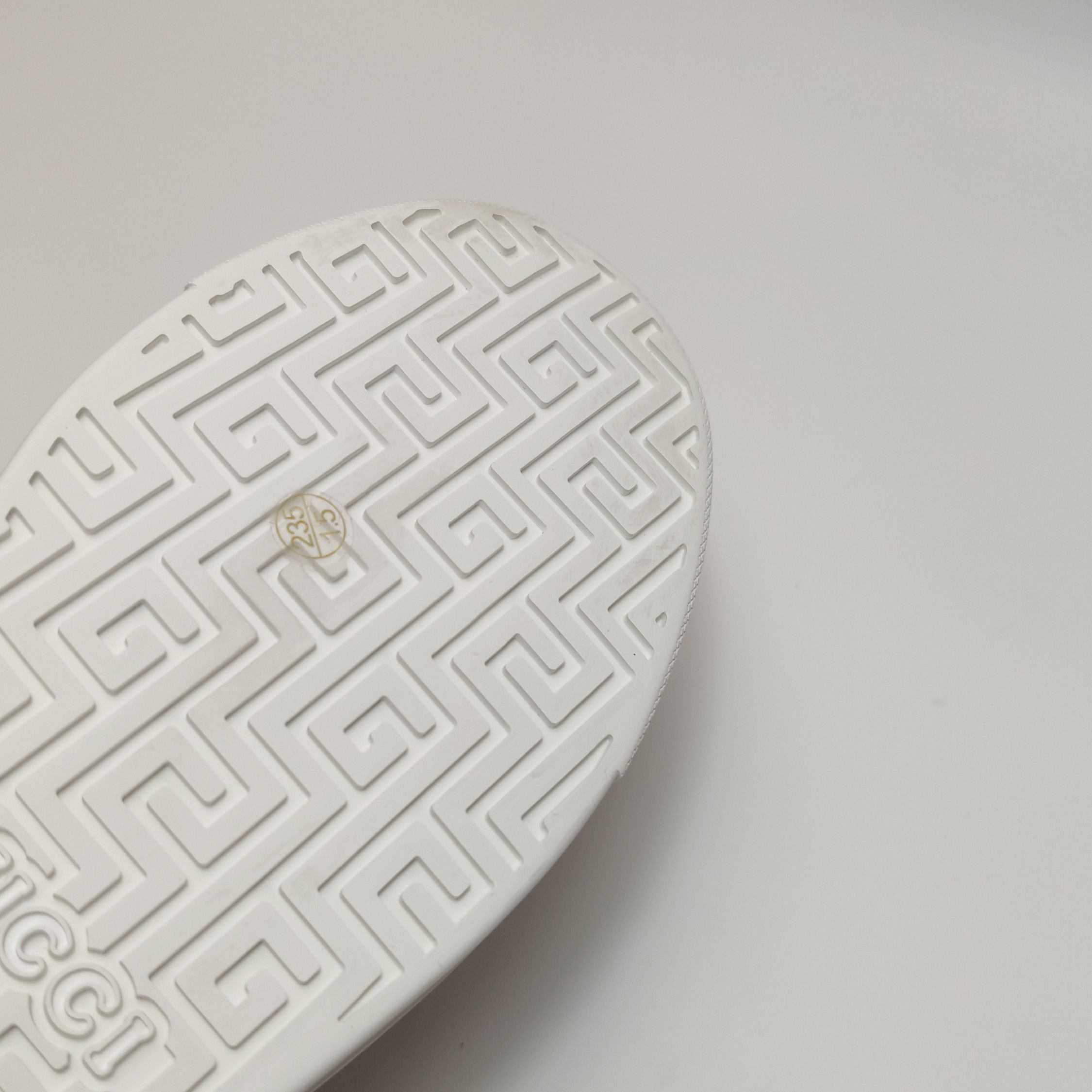 Gucci Gucci Women 7-5 Lowtop Sneakers Size US 7.5 / IT 37.5 - 9 Thumbnail