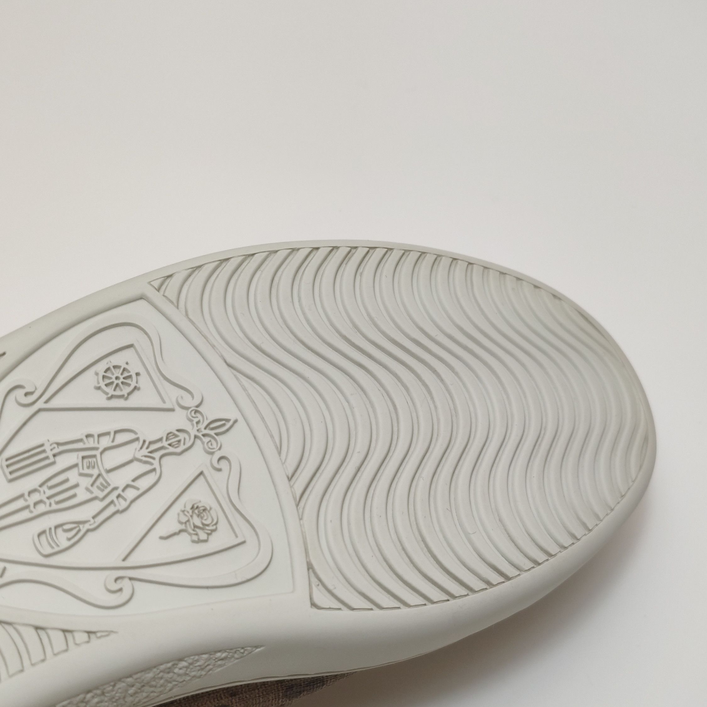 Gucci Gucci Women 6 Lowtop Sneakers Size US 6 / IT 36 - 12 Thumbnail