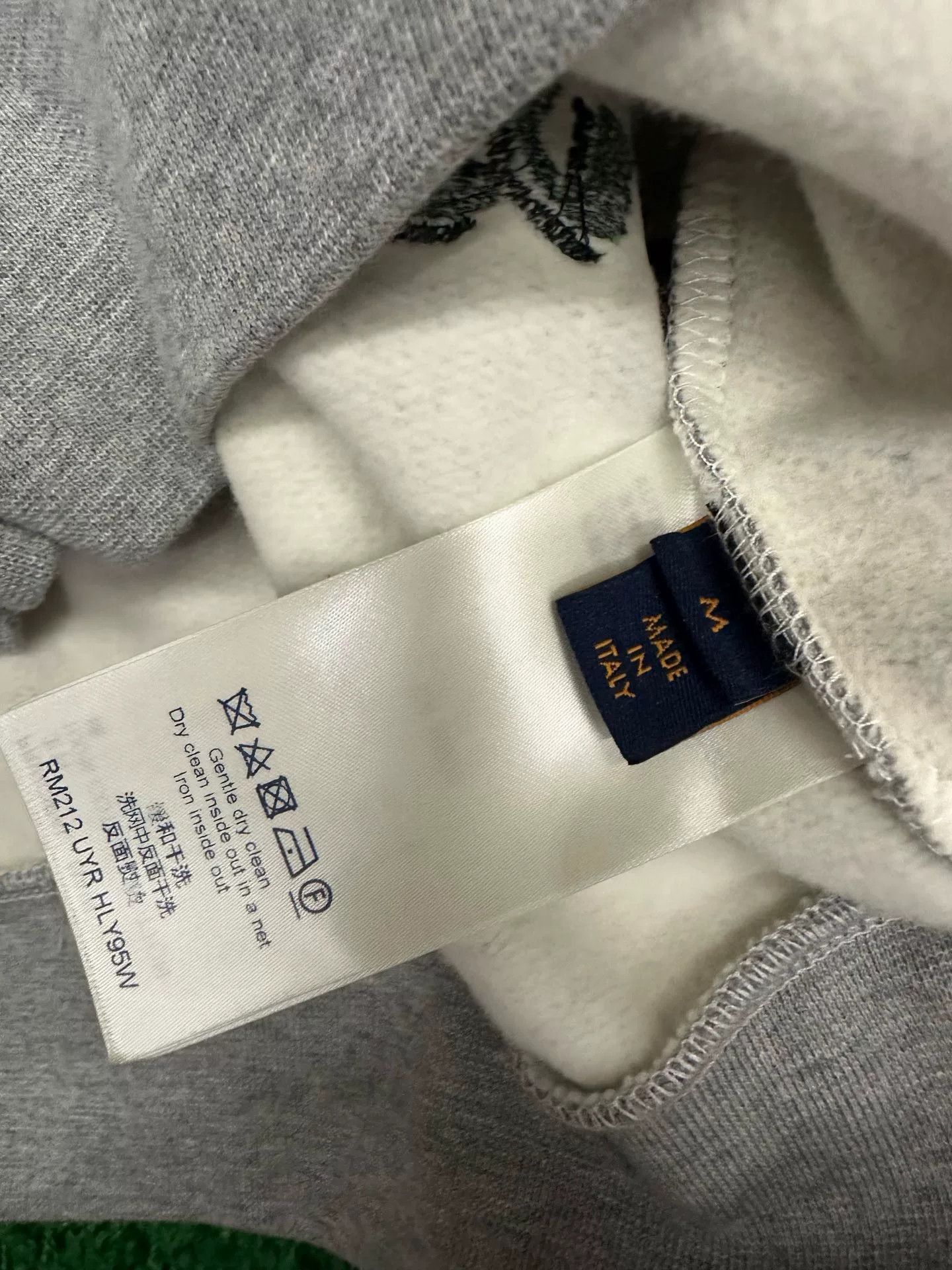 Louis Vuitton Louis Vuitton Tourist vs. Purist Hoodie Size M Size US M / EU 48-50 / 2 - 10 Thumbnail