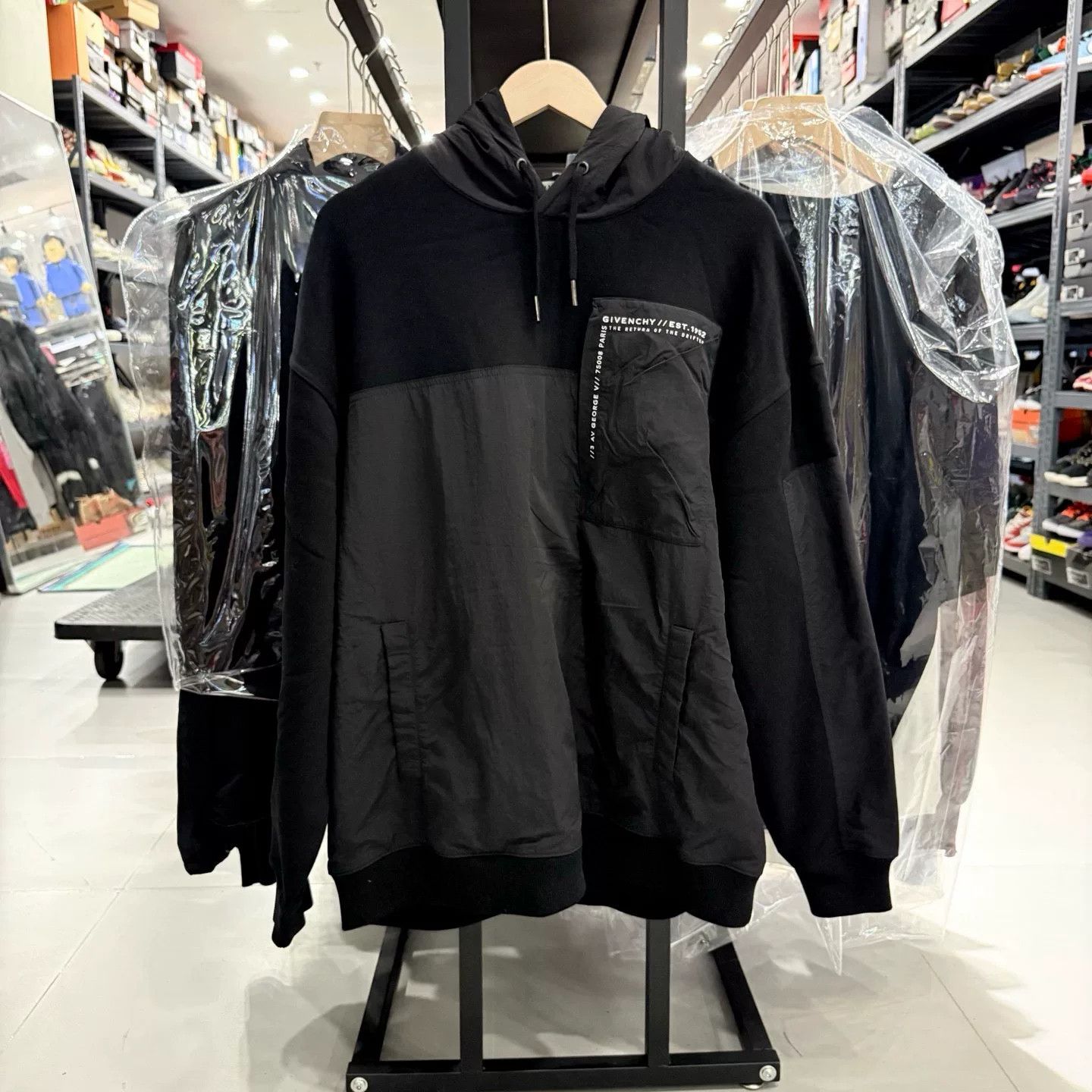 Givenchy Givenchy Patch Logo Hoodie Size L Size US L / EU 52-54 / 3 - 2 Thumbnail
