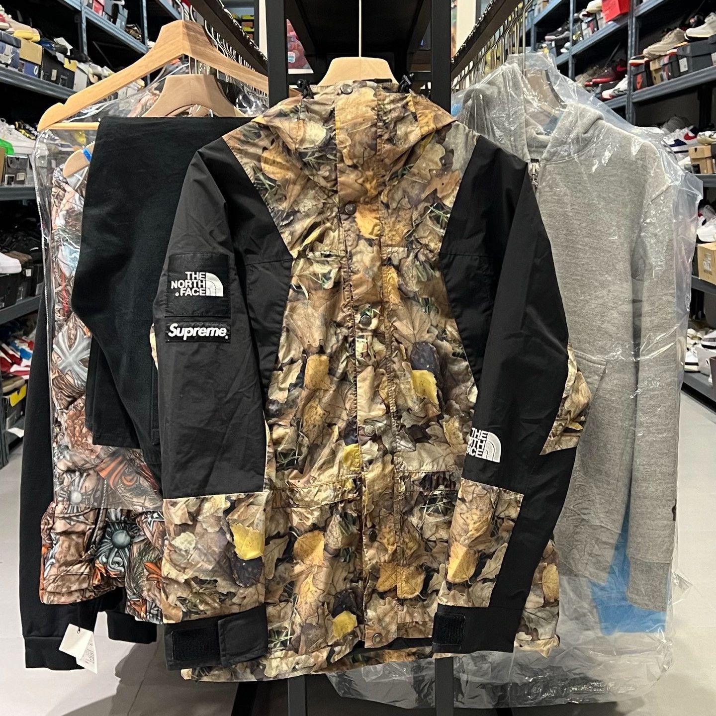 Supreme × The North Face Supreme x The North Face Leaves Mountain Light Jacket Size M Size US M / EU 48-50 / 2 - 2 Thumbnail