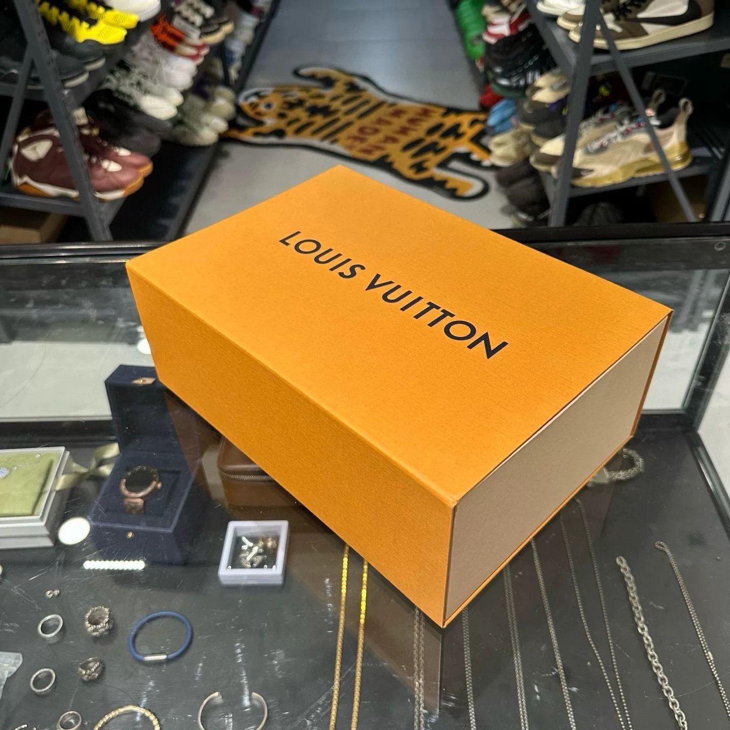 Louis Vuitton Louis Vuitton Trainer Low-Top Sneakers Size 35.5 Size US 5.5 / IT 35.5 - 7 Thumbnail