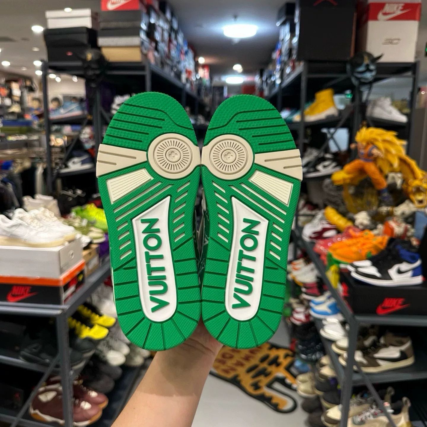 Louis Vuitton Louis Vuitton Trainer Low-Top Sneakers Size 35.5 Size US 5.5 / IT 35.5 - 5 Thumbnail