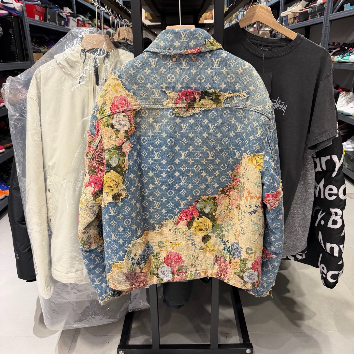Louis Vuitton Louis Vuitton Floral Monogram Denim Jacket Size 44 Size US S / EU 44-46 / 1 - 3 Thumbnail