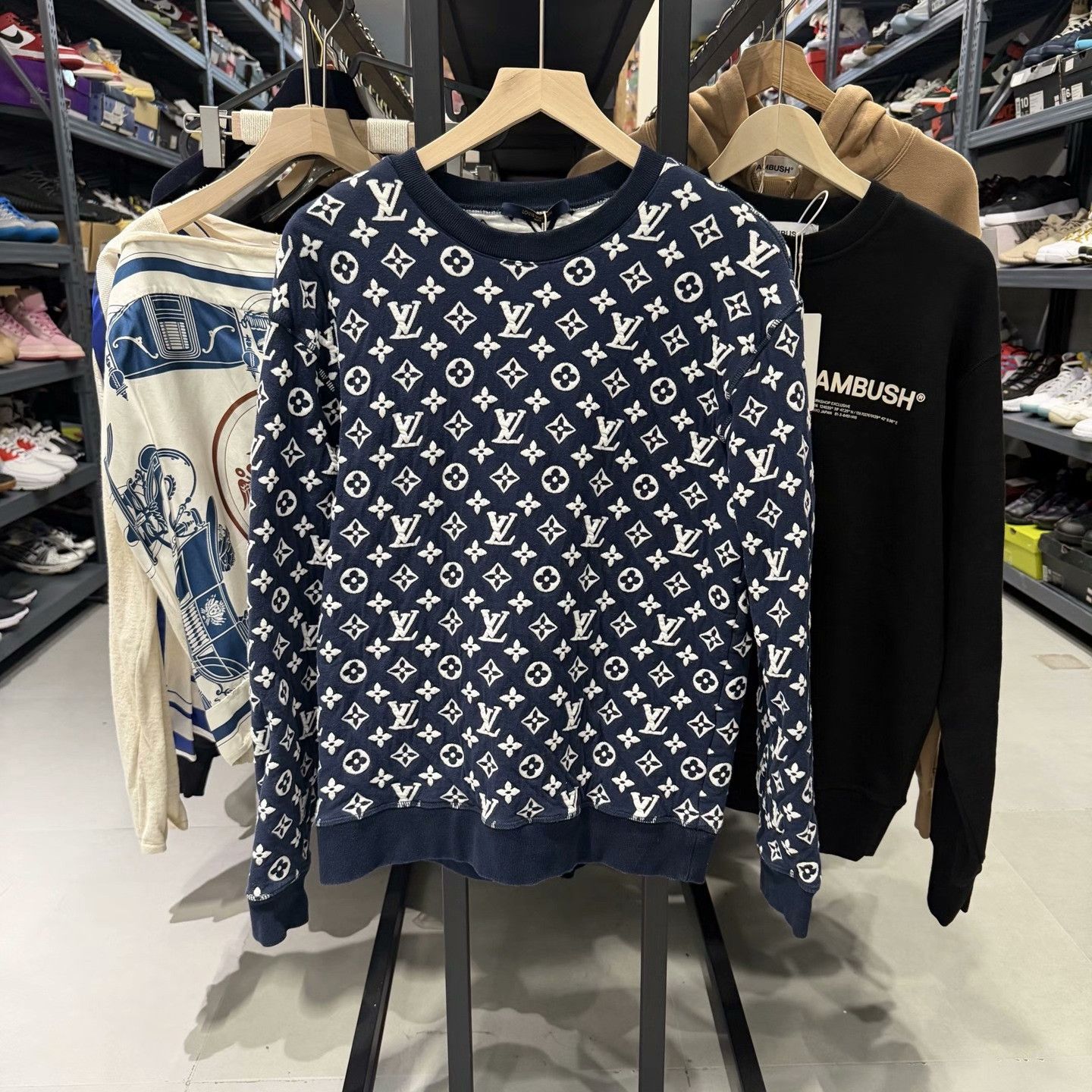 Louis Vuitton Louis Vuitton Monogram Knit Sweater Size L Size US L / EU 52-54 / 3 - 2 Thumbnail