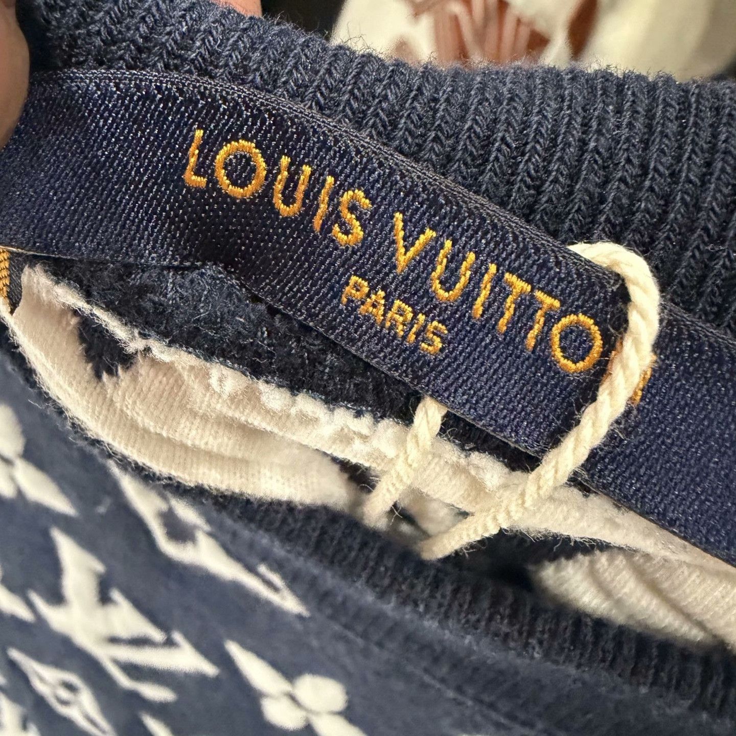 Louis Vuitton Louis Vuitton Monogram Knit Sweater Size L Size US L / EU 52-54 / 3 - 4 Thumbnail