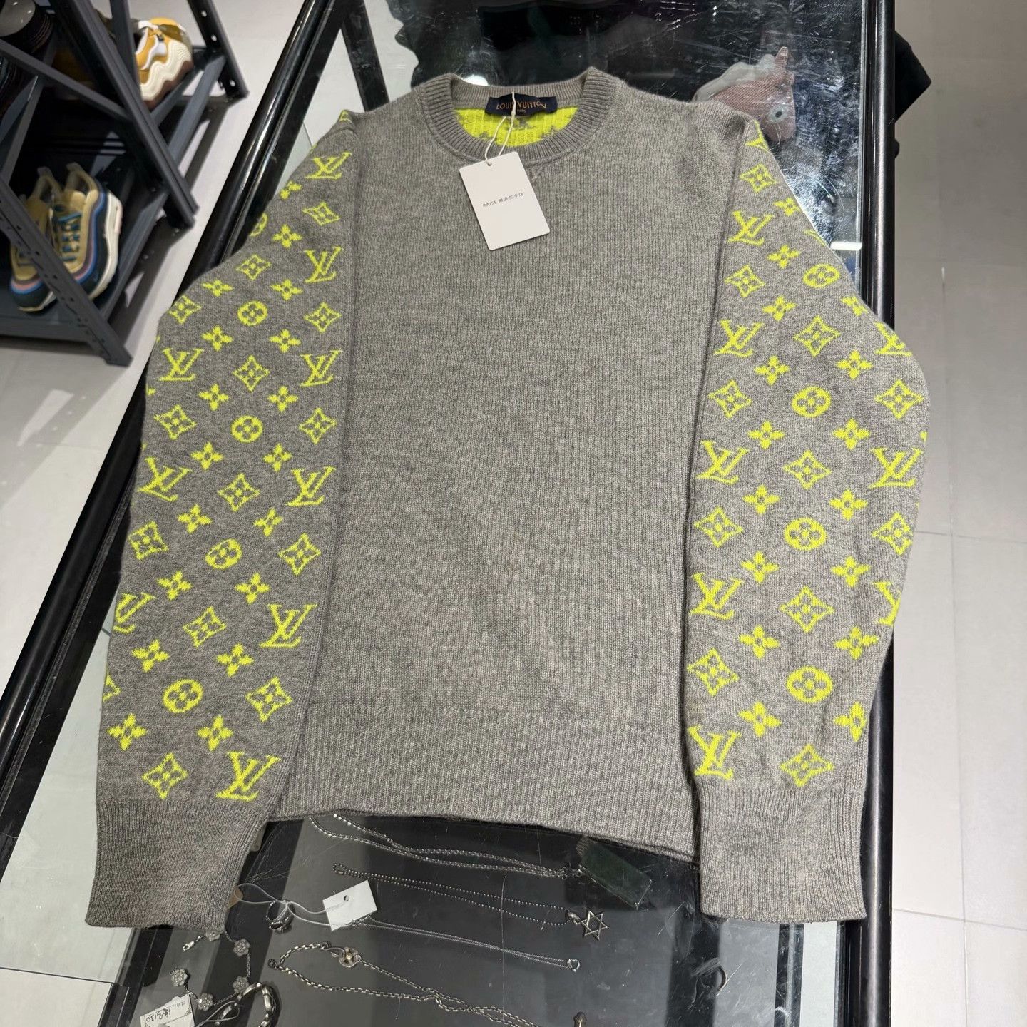 Louis Vuitton Louis Vuitton Monogram Cashmere Sweater Size M Size US M / EU 48-50 / 2 - 6 Thumbnail