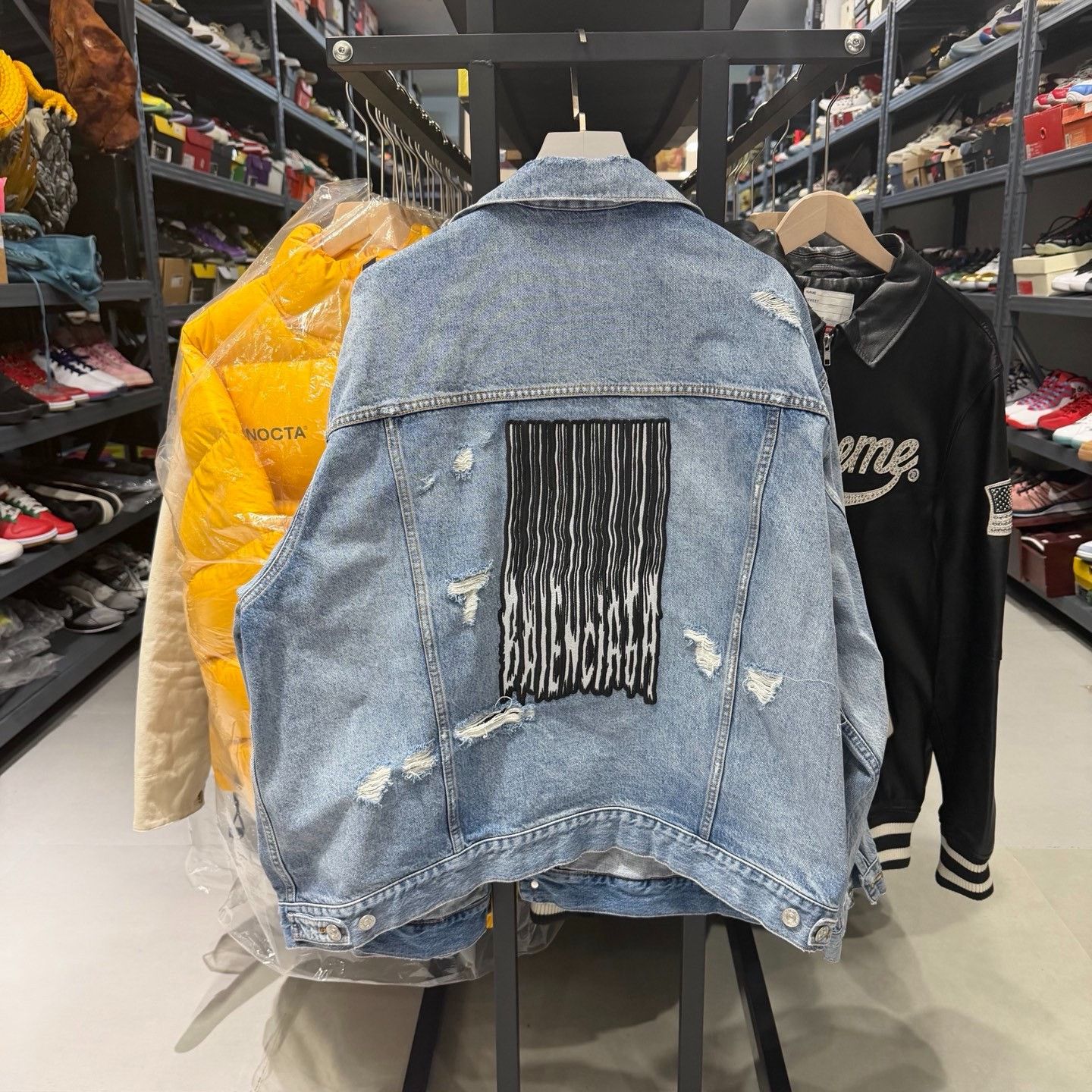 Balenciaga Balenciaga Logo Back Patch Denim Jacket Size XS Size US XS / EU 42 / 0 - 2 Thumbnail