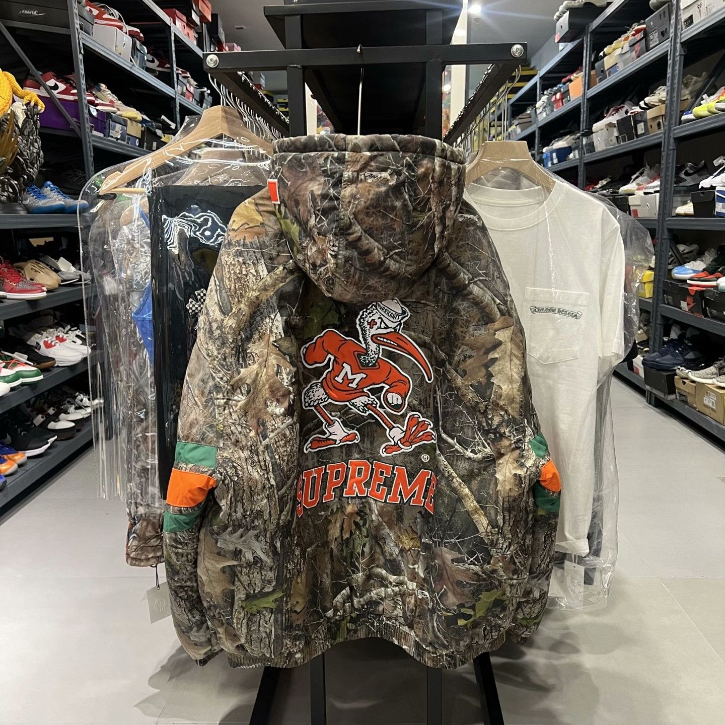 Mitchell & Ness × Supreme Supreme x Mitchell & Ness Camo Puffer Jacket Size XXL Size US XXL / EU 58 / 5 - 3 Thumbnail