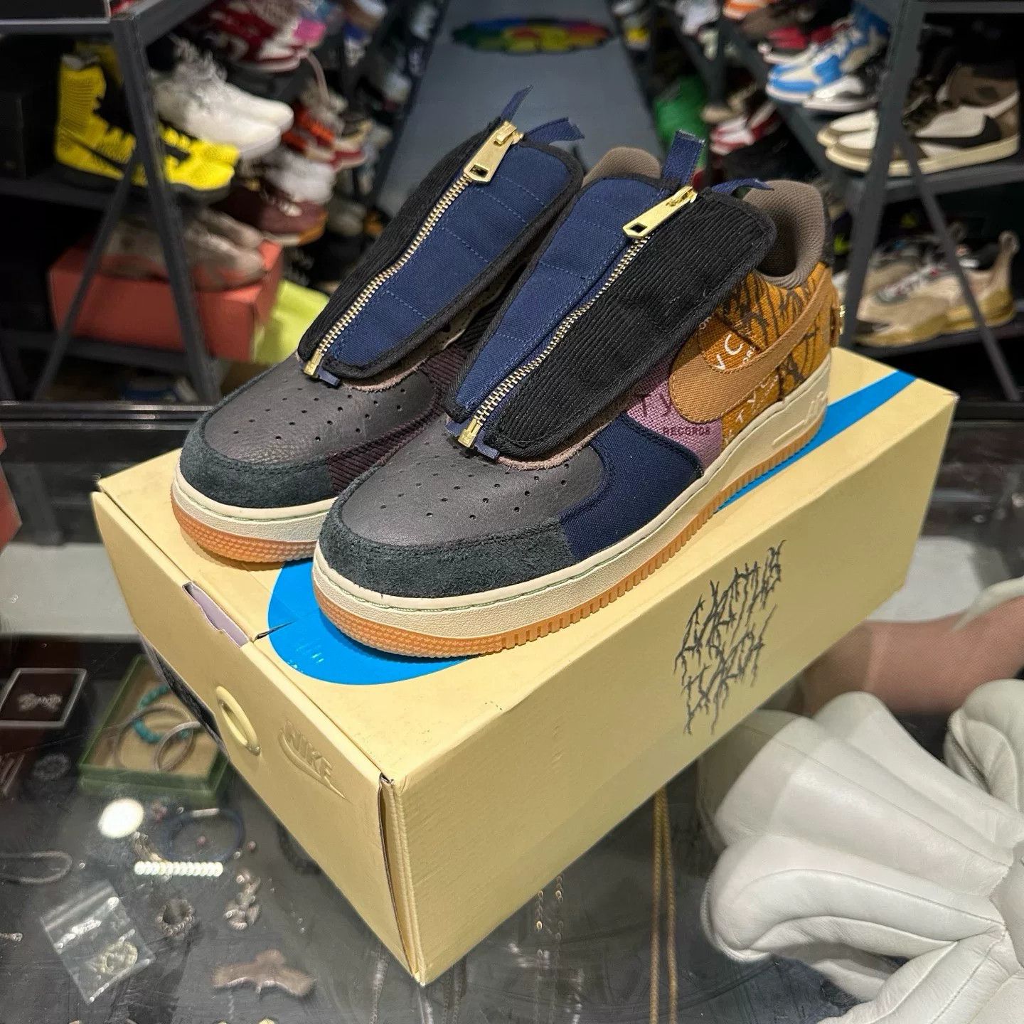 Nike Nike x Travis Scott Air Force 1 Cactus Jack Size 10.5 Size US 10.5 / EU 43-44 - 2 Thumbnail
