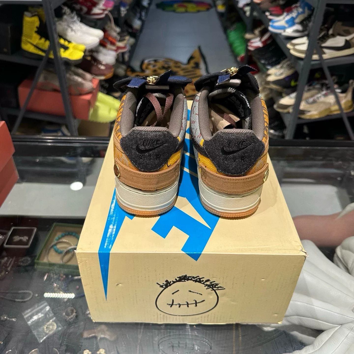 Nike Nike x Travis Scott Air Force 1 Cactus Jack Size 10.5 Size US 10.5 / EU 43-44 - 4 Thumbnail