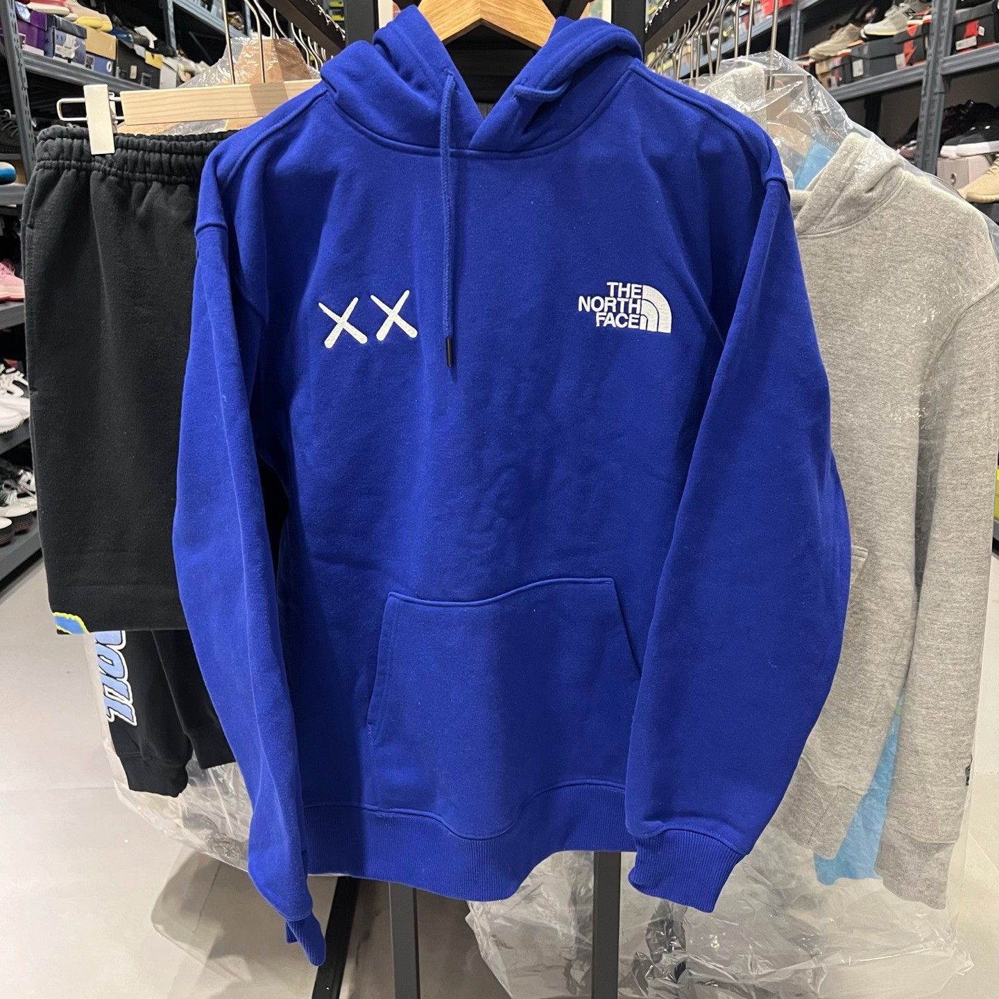 The North Face The North Face x KAWS Hoodie Size M Size US M / EU 48-50 / 2 - 2 Thumbnail