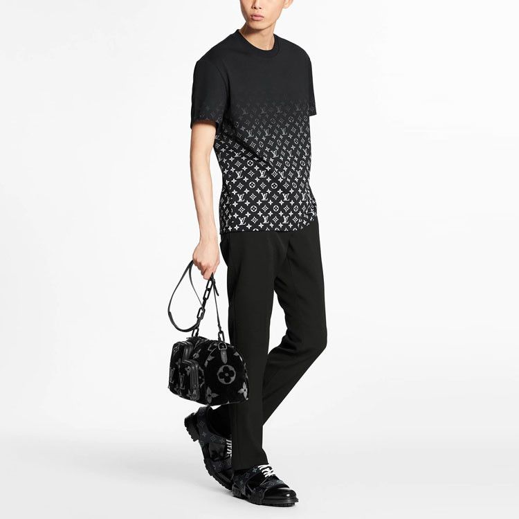 Louis Vuitton Louis Vuitton Monogram Fade T-Shirt Size XL Size US XL / EU 56 / 4 - 13 Thumbnail