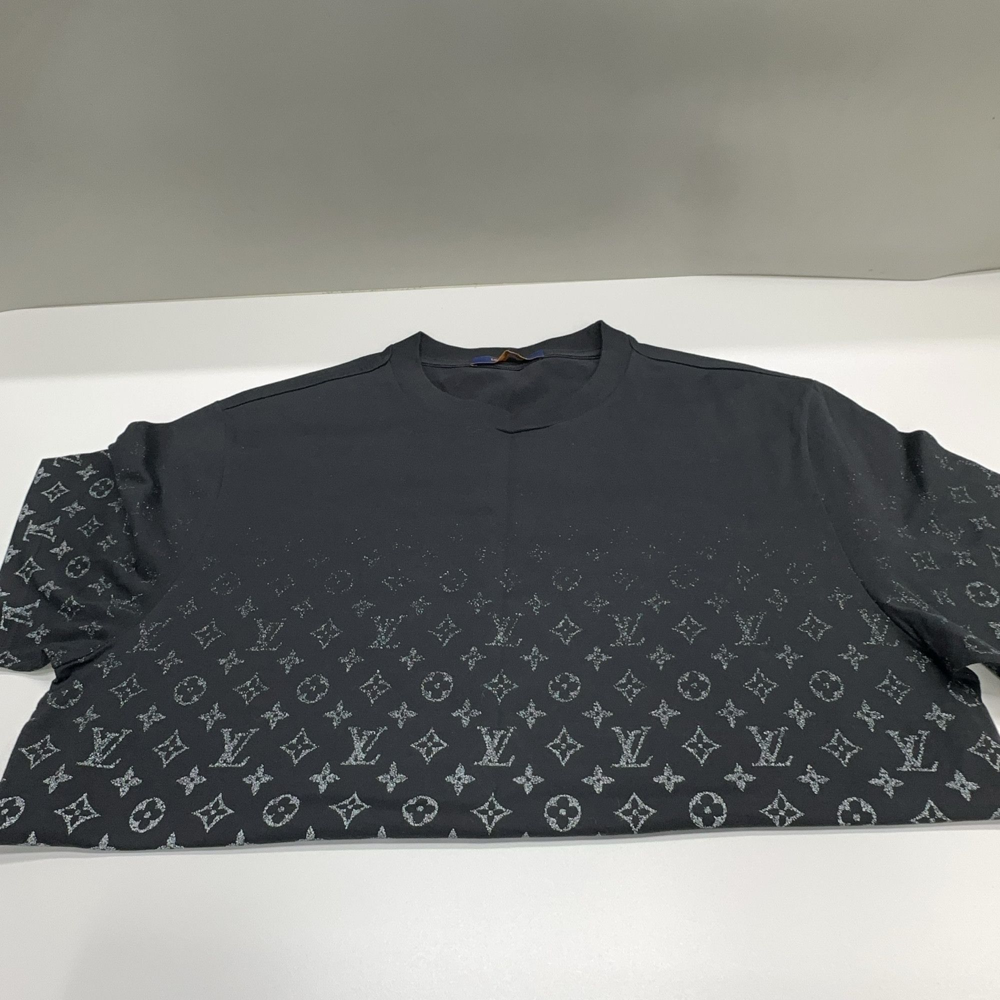 Louis Vuitton Louis Vuitton Monogram Fade T-Shirt Size XL Size US XL / EU 56 / 4 - 6 Thumbnail