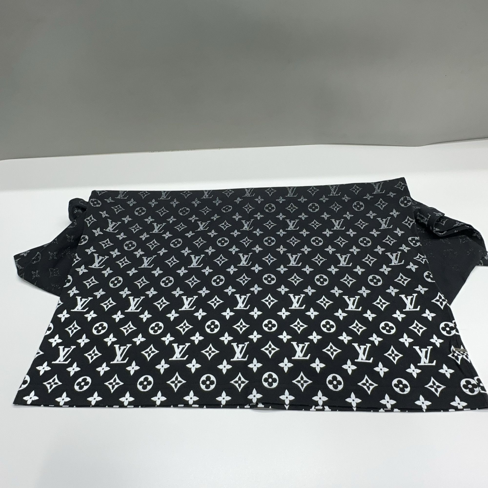 Louis Vuitton Louis Vuitton Monogram Fade T-Shirt Size XL Size US XL / EU 56 / 4 - 7 Thumbnail