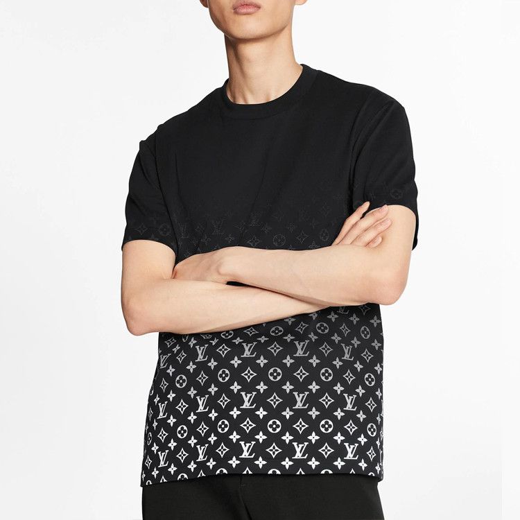 Louis Vuitton Louis Vuitton Monogram Fade T-Shirt Size XL Size US XL / EU 56 / 4 - 15 Thumbnail