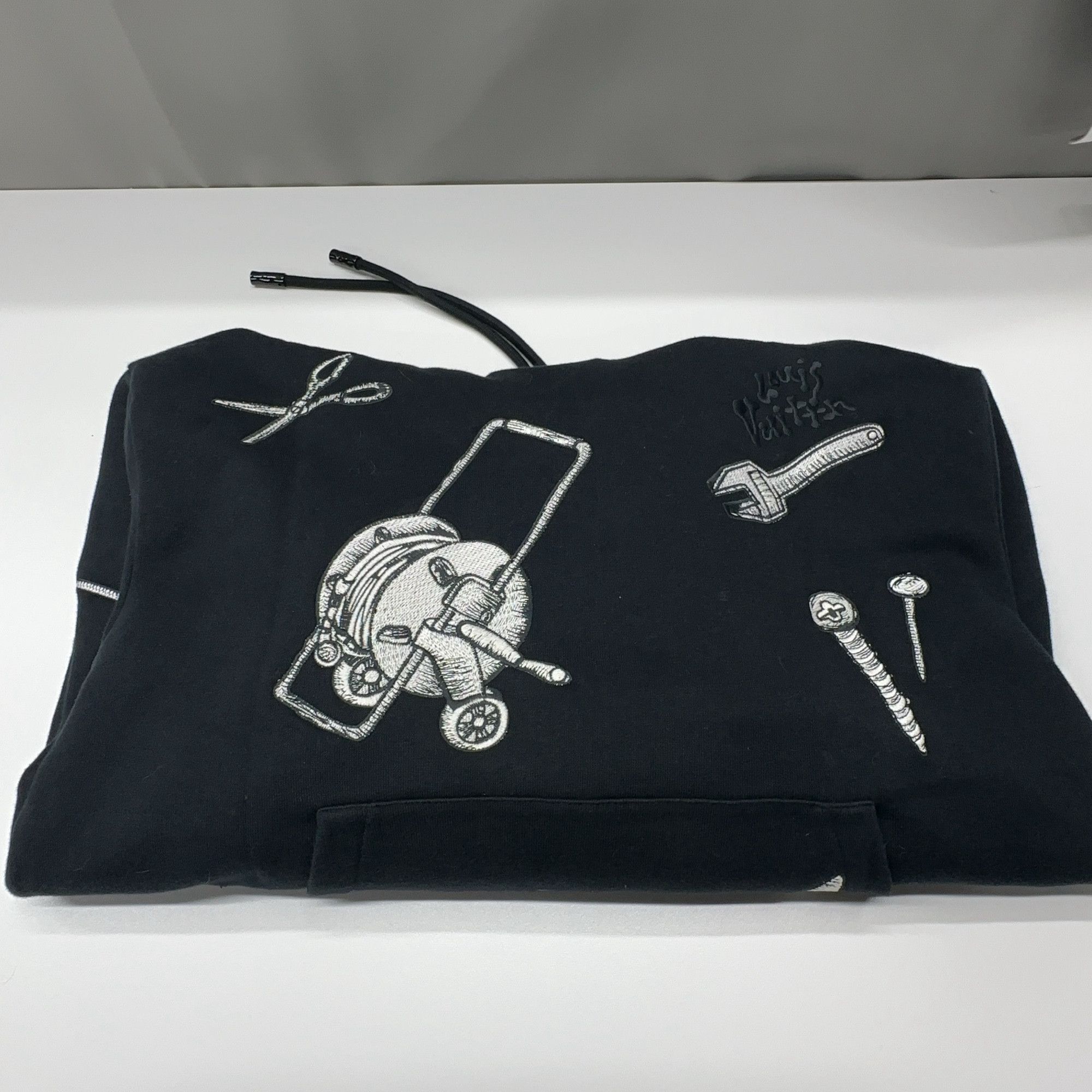 Louis Vuitton Louis Vuitton Tool Embroidery Hoodie Size S Size US S / EU 44-46 / 1 - 8 Thumbnail