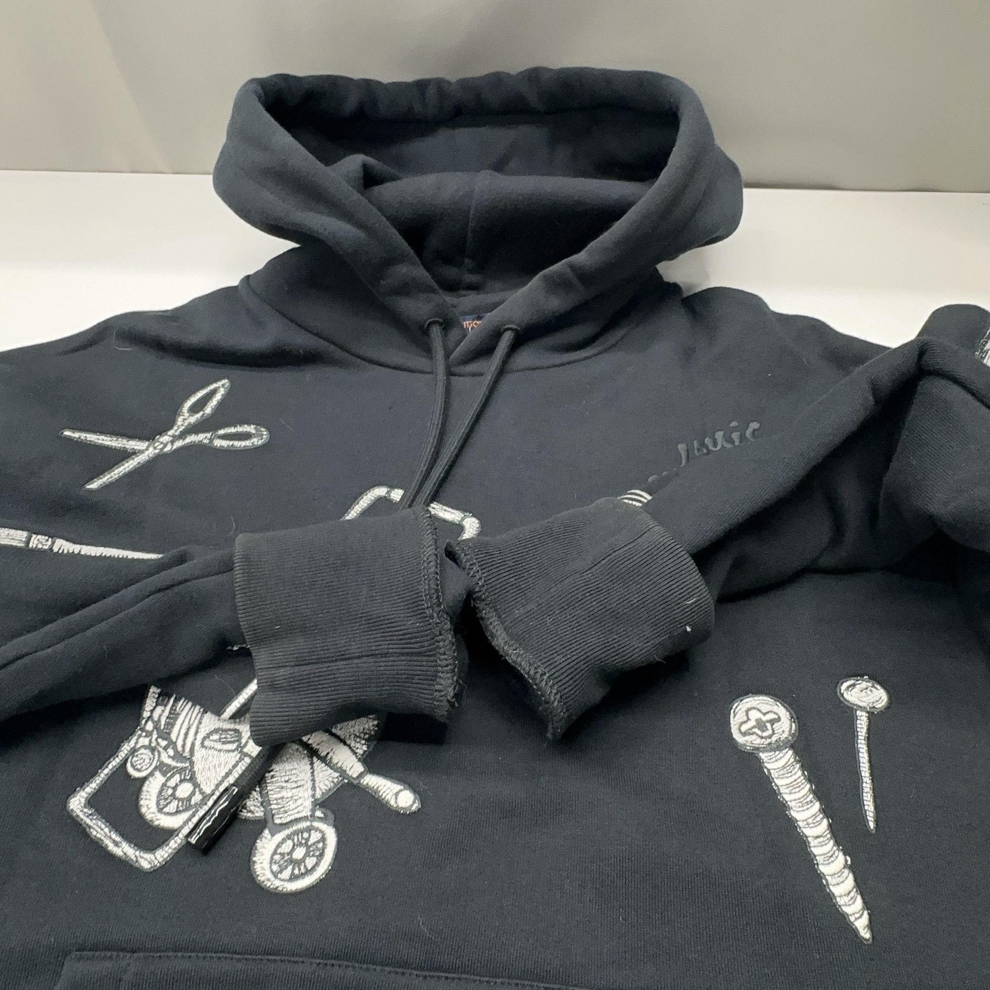 Louis Vuitton Louis Vuitton Tool Embroidery Hoodie Size S Size US S / EU 44-46 / 1 - 7 Thumbnail