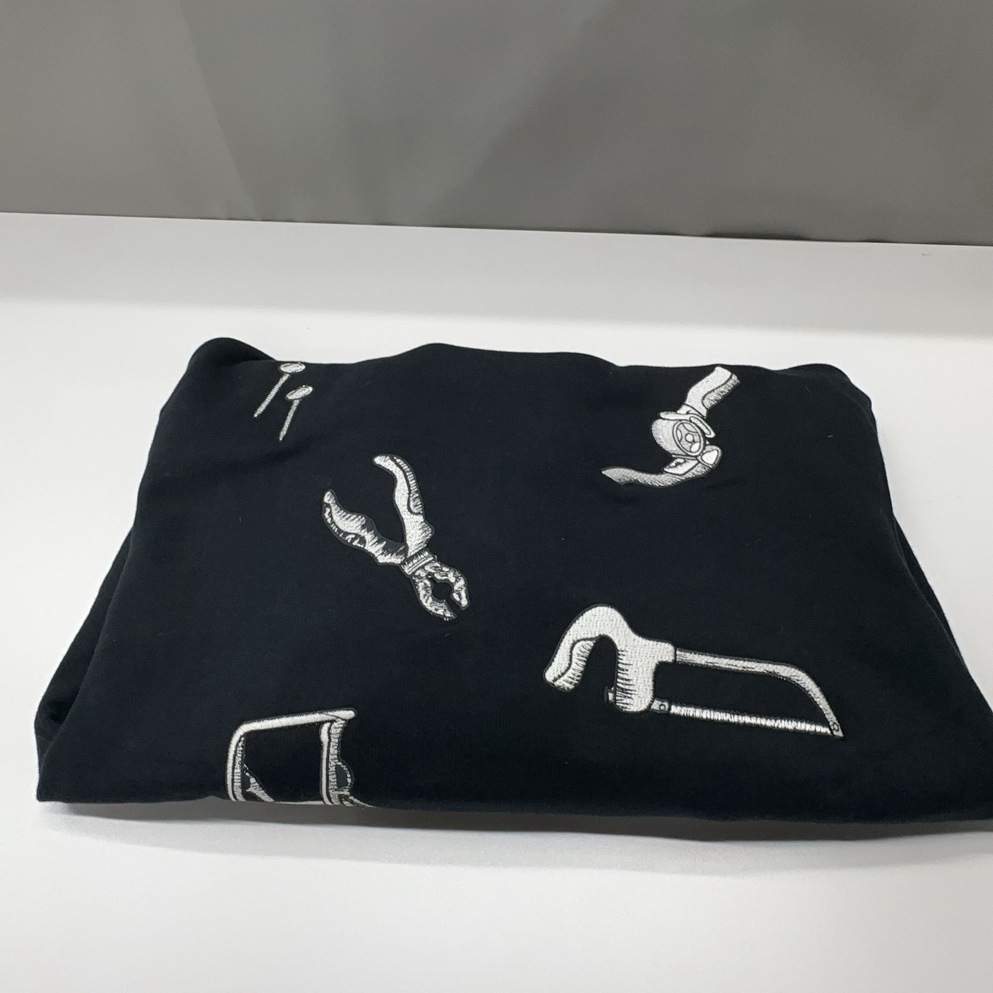 Louis Vuitton Louis Vuitton Tool Embroidery Hoodie Size S Size US S / EU 44-46 / 1 - 11 Thumbnail