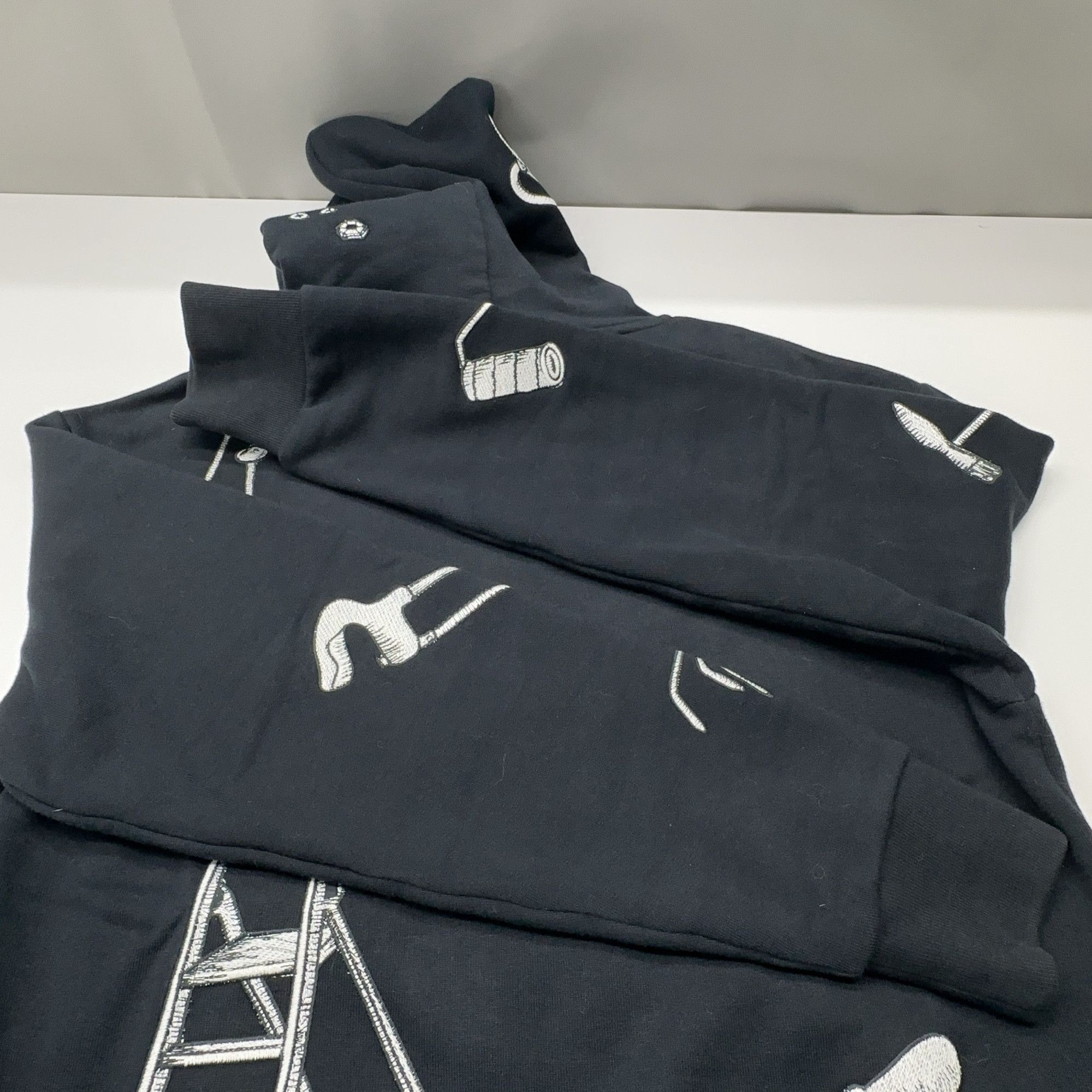 Louis Vuitton Louis Vuitton Tool Embroidery Hoodie Size S Size US S / EU 44-46 / 1 - 10 Thumbnail