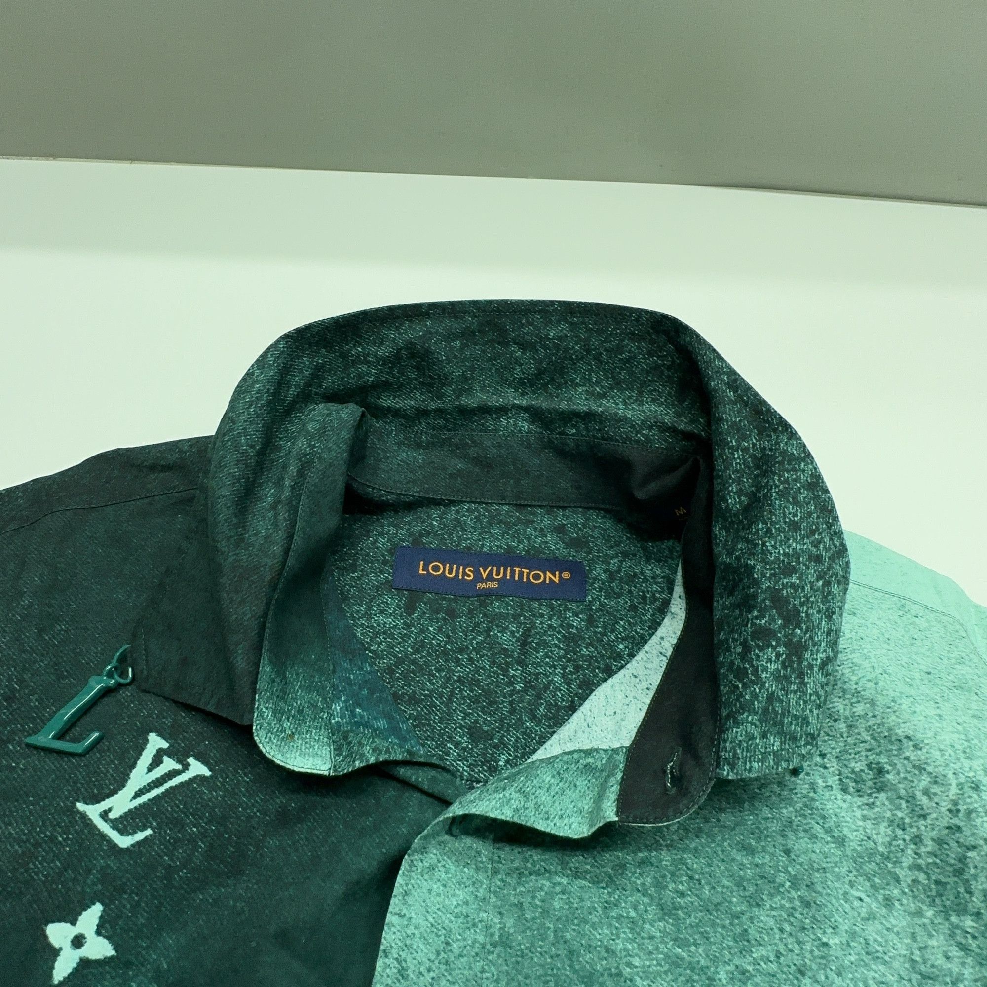 Louis Vuitton Louis Vuitton Gradient Monogram Button Up Shirt Size M Size US M / EU 48-50 / 2 - 5 Thumbnail