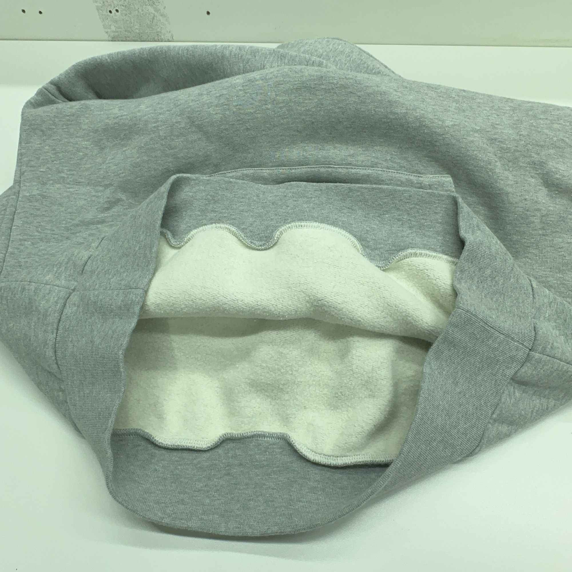 Louis Vuitton Louis Vuitton Graffiti Logo Graphic Hoodie Size L Size US L / EU 52-54 / 3 - 13 Thumbnail