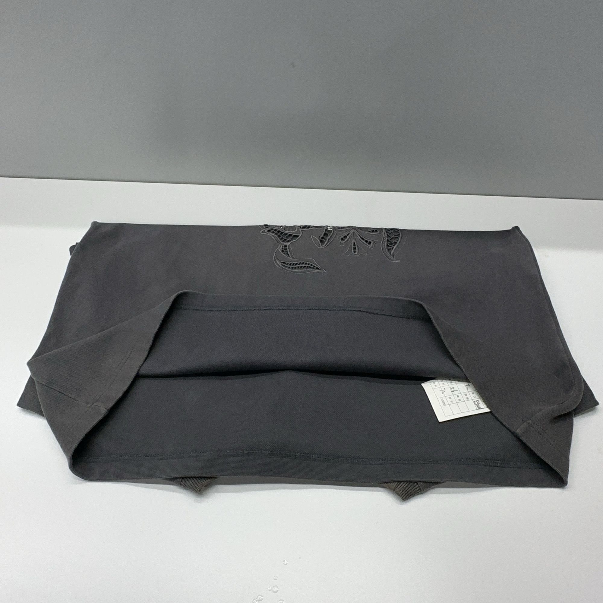 Louis Vuitton Louis Vuitton Lace Embroidery T-Shirt Size XL Size US XL / EU 56 / 4 - 17 Thumbnail
