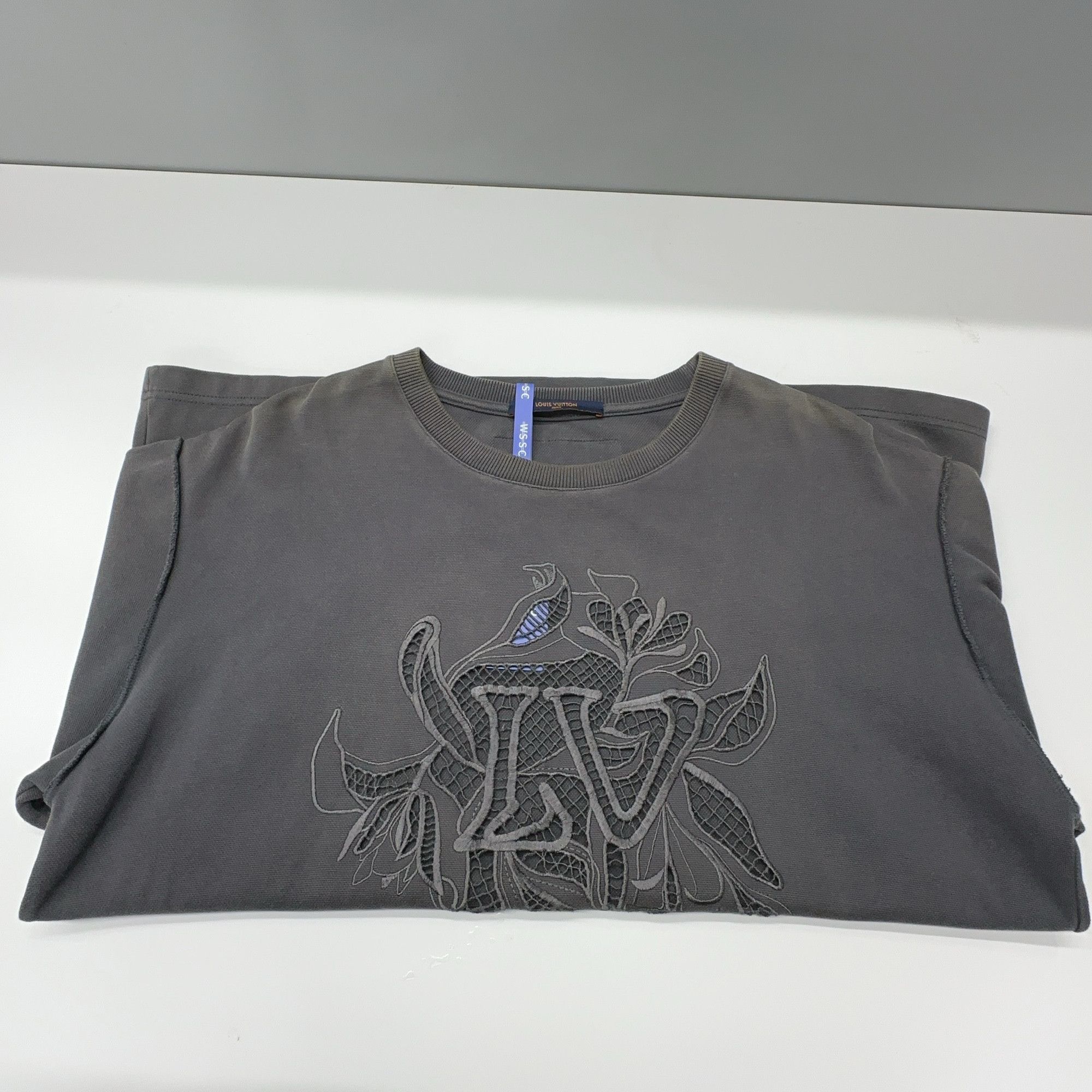 Louis Vuitton Louis Vuitton Lace Embroidery T-Shirt Size XL Size US XL / EU 56 / 4 - 12 Thumbnail