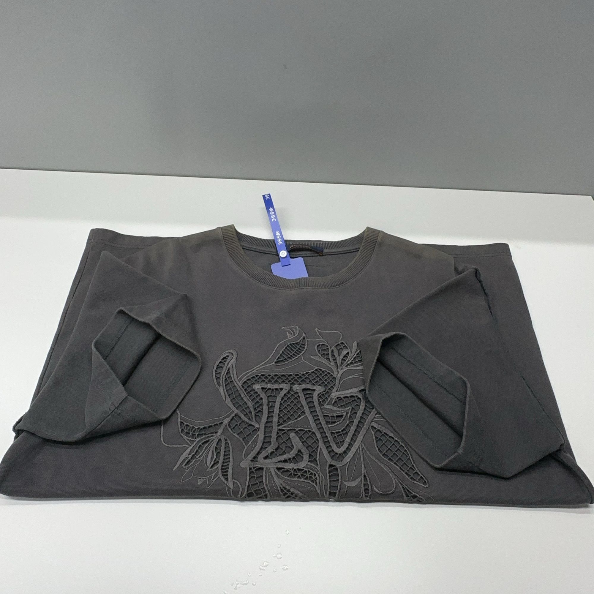 Louis Vuitton Louis Vuitton Lace Embroidery T-Shirt Size XL Size US XL / EU 56 / 4 - 15 Thumbnail