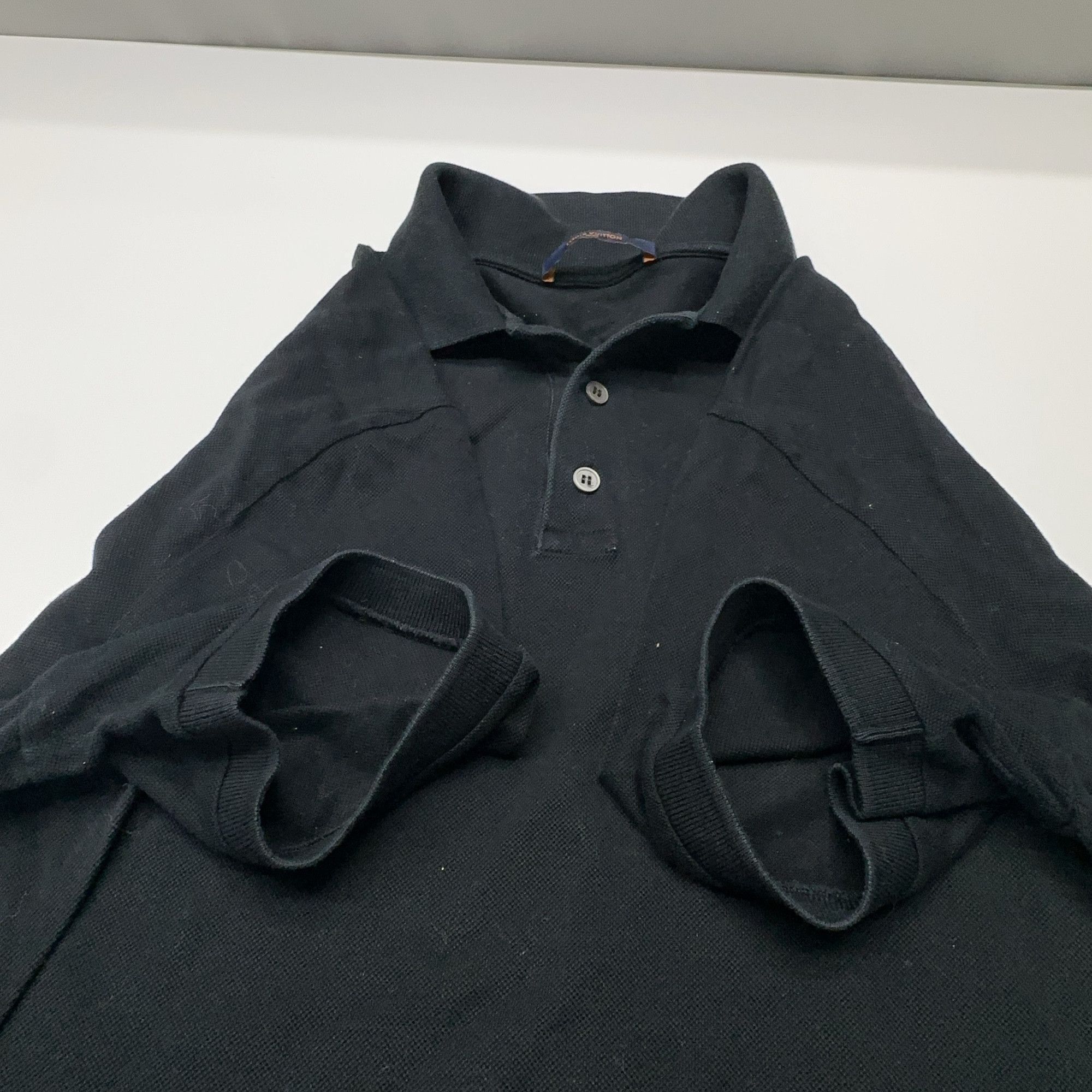 Louis Vuitton Louis Vuitton Logo Embroidered Polo Shirt Size L Size US L / EU 52-54 / 3 - 7 Thumbnail