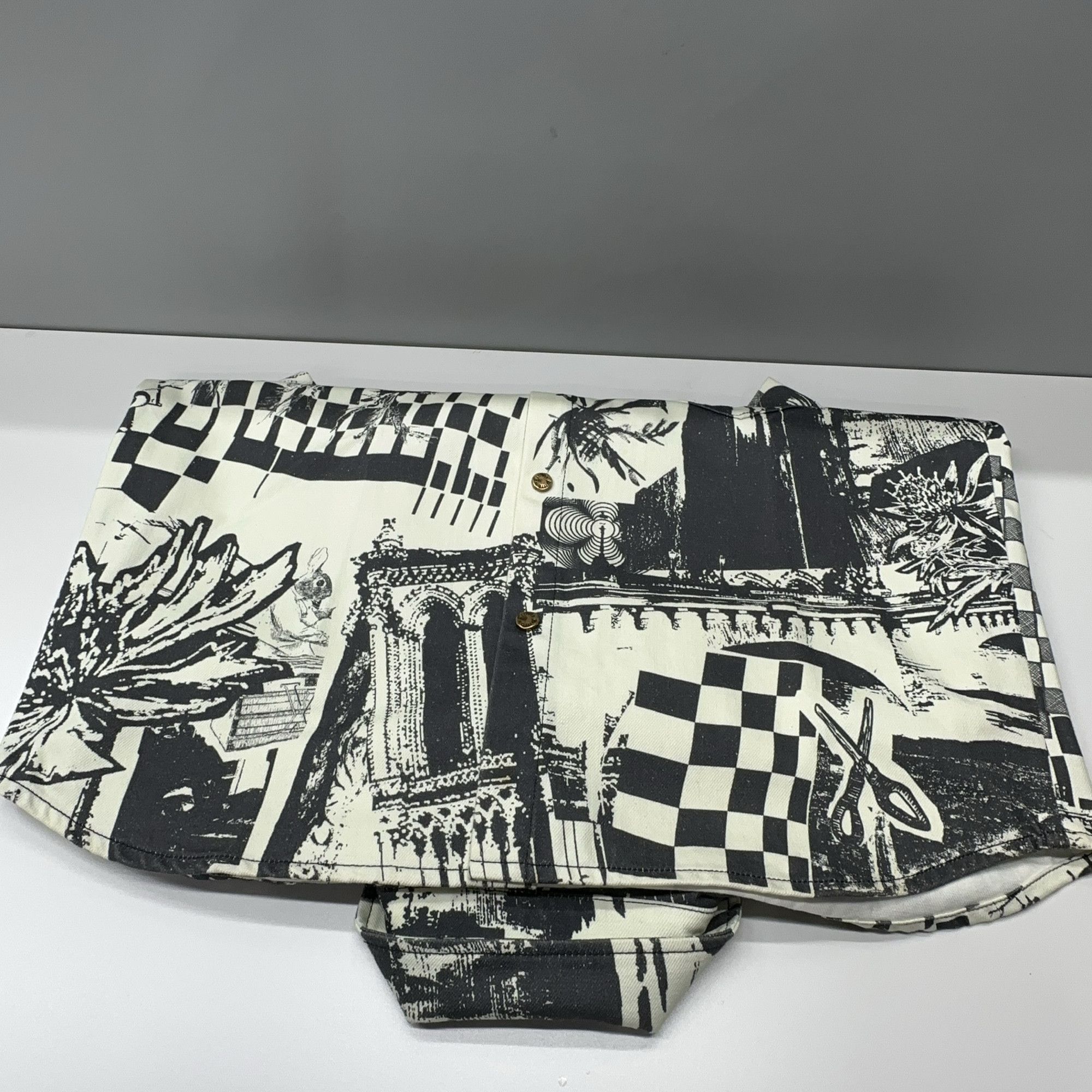Louis Vuitton Louis Vuitton Graphic Print Short Sleeve Shirt Size L Size US L / EU 52-54 / 3 - 9 Thumbnail