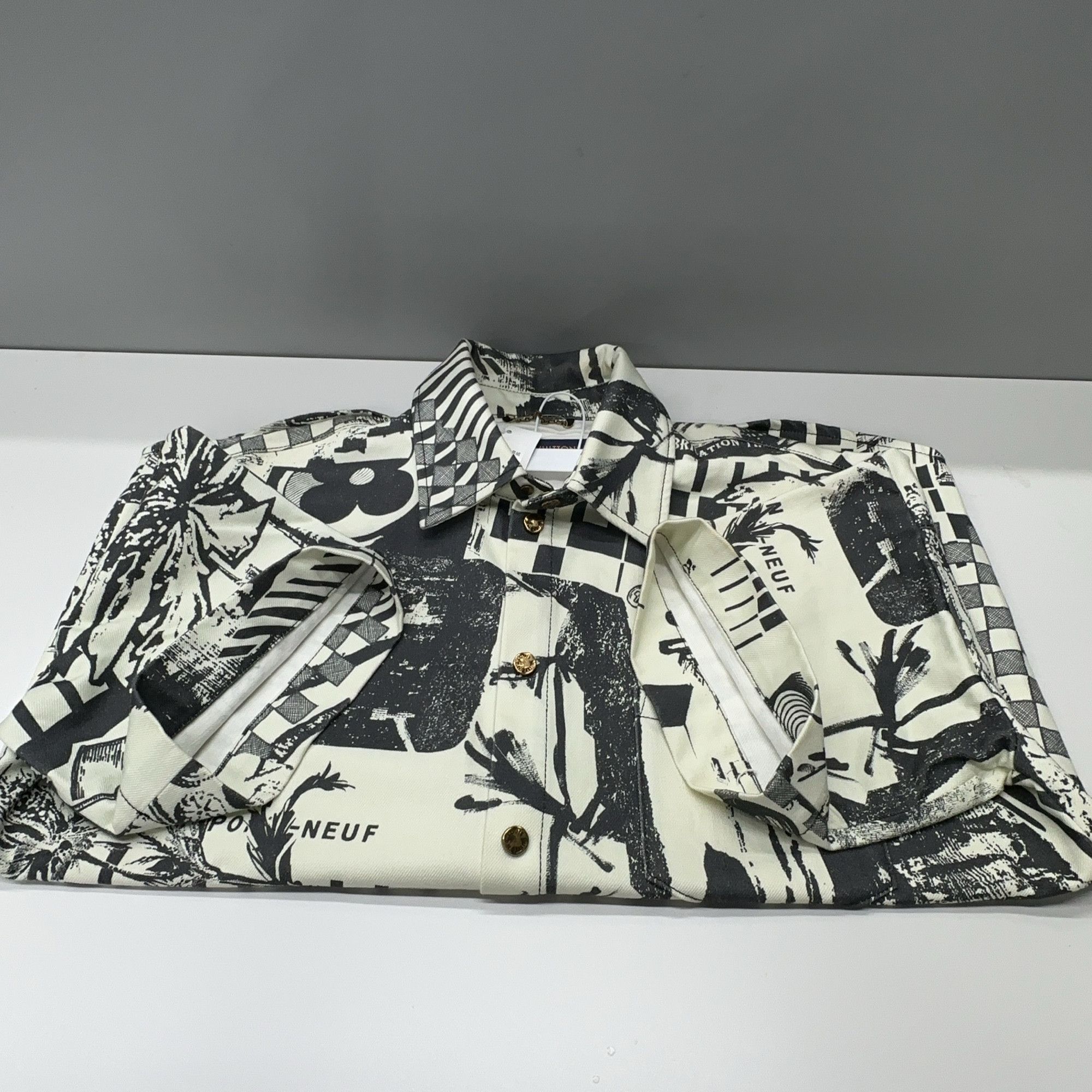 Louis Vuitton Louis Vuitton Graphic Print Short Sleeve Shirt Size L Size US L / EU 52-54 / 3 - 8 Thumbnail