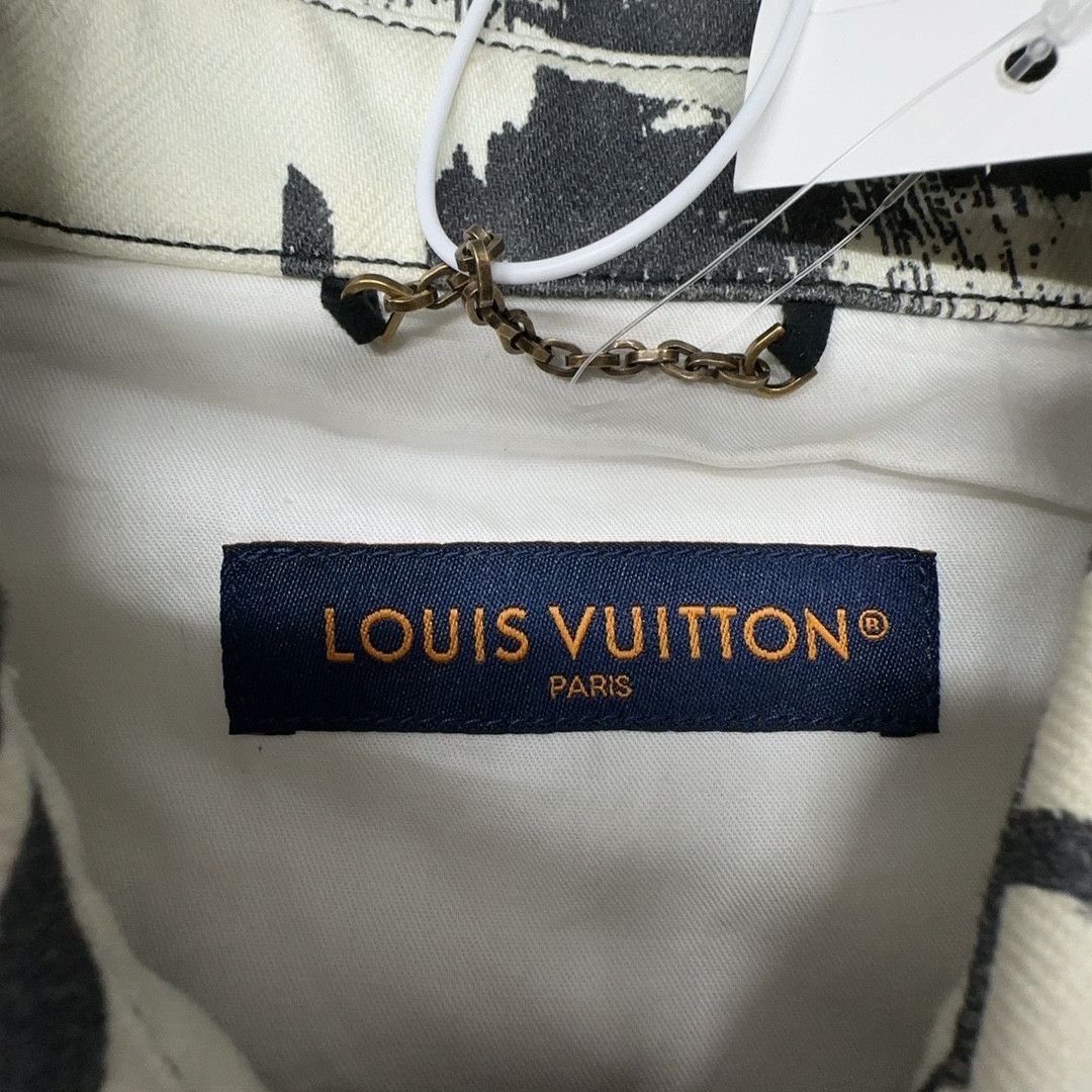 Louis Vuitton Louis Vuitton Graphic Print Short Sleeve Shirt Size L Size US L / EU 52-54 / 3 - 3 Thumbnail
