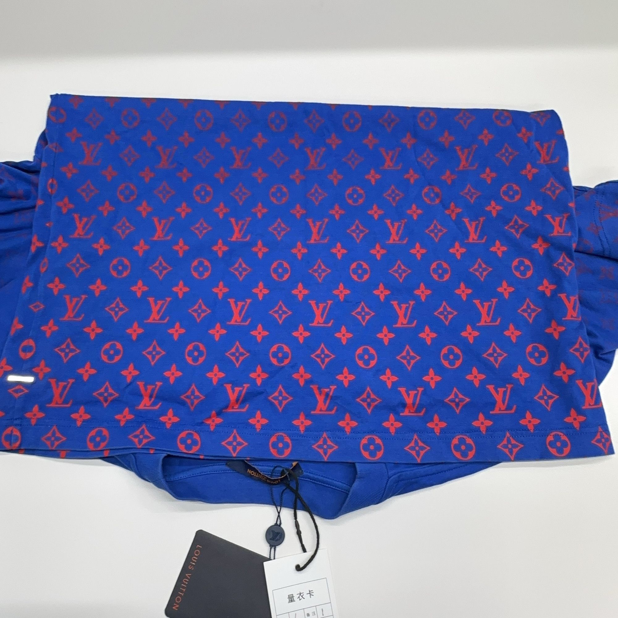 Louis Vuitton Louis Vuitton Monogram Short Sleeve T-Shirt Size L Size US L / EU 52-54 / 3 - 18 Thumbnail