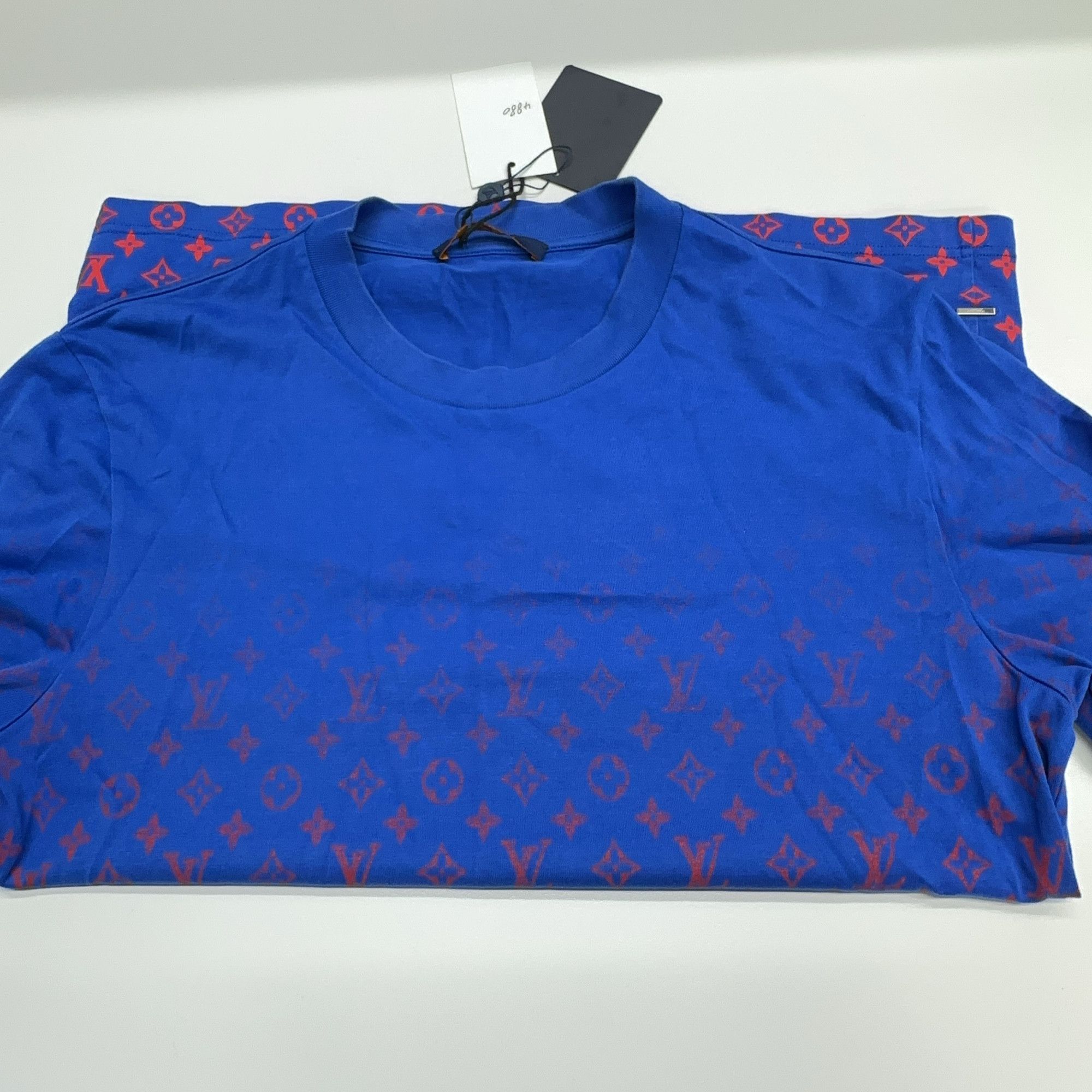 Louis Vuitton Louis Vuitton Monogram Short Sleeve T-Shirt Size L Size US L / EU 52-54 / 3 - 14 Thumbnail