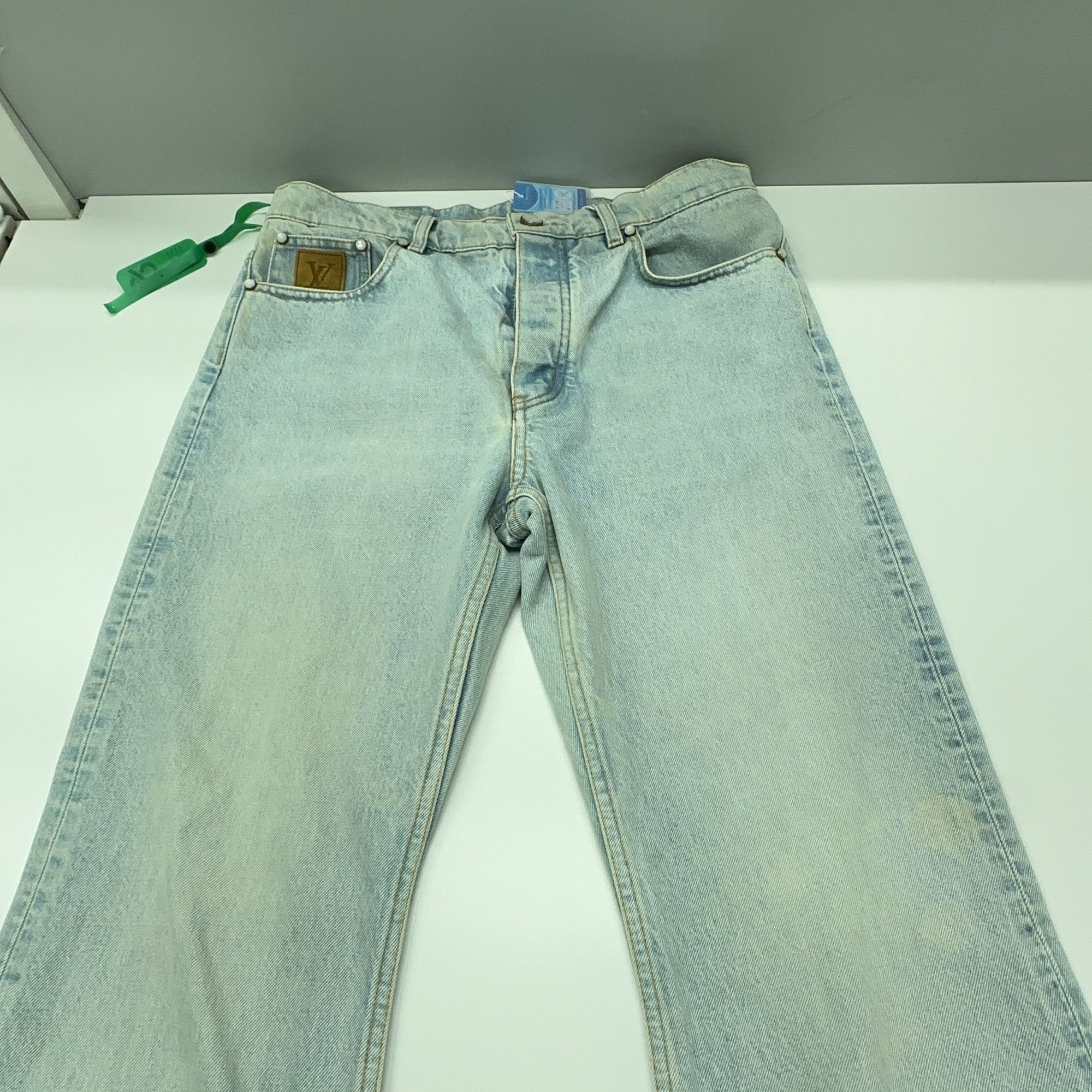 Louis Vuitton Louis Vuitton Embroidered Logo Denim Size 30 Size US 30 / EU 46 - 7 Thumbnail
