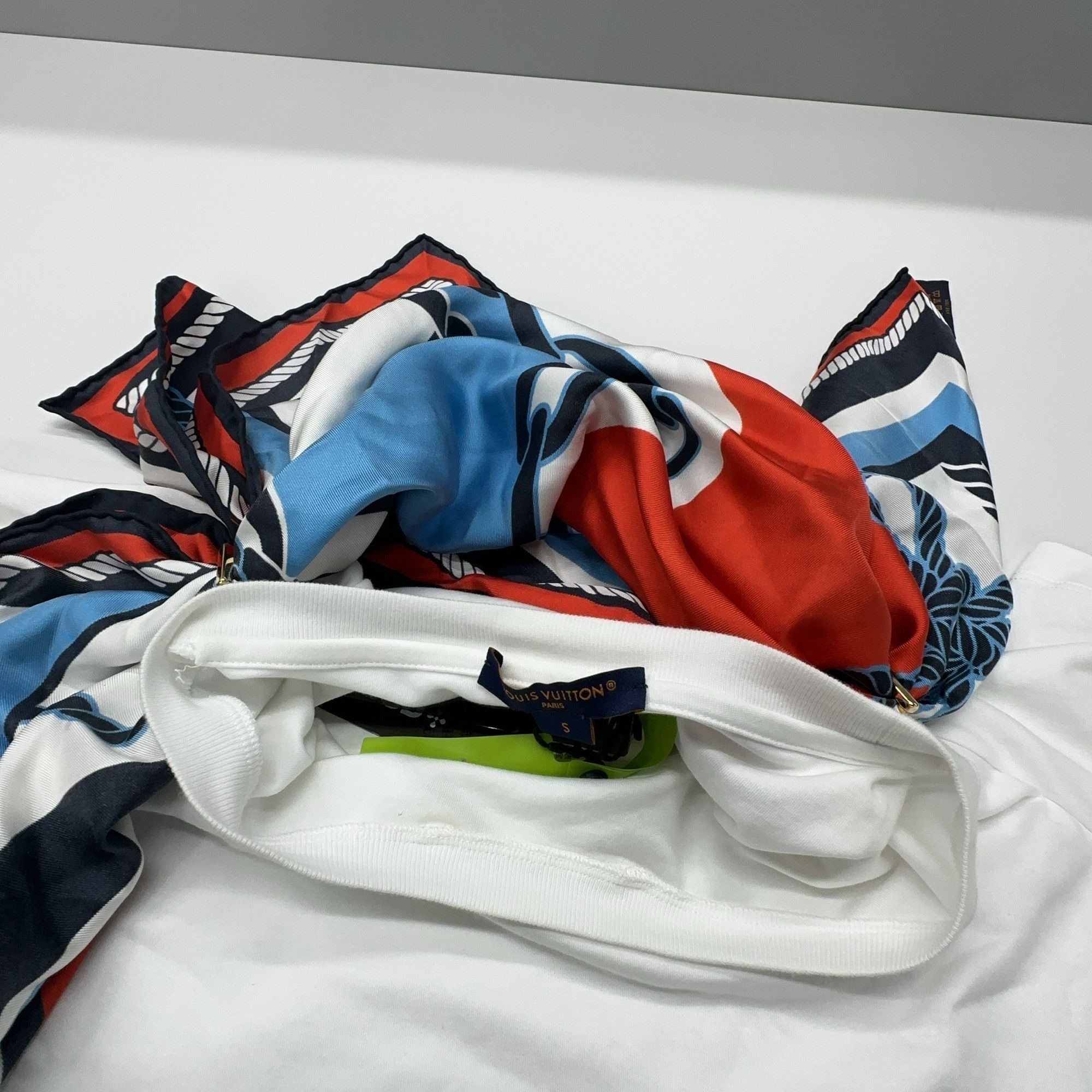 Louis Vuitton Louis Vuitton Scarf Collar T-Shirt Size S Size S / US 4 / IT 40 - 5 Thumbnail