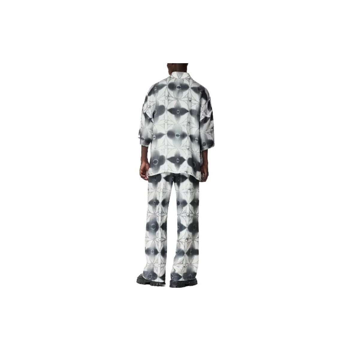 Louis Vuitton LOUIS VUITTON Monogram Silk Shirt Size L Size US L / EU 52-54 / 3 - 14 Thumbnail