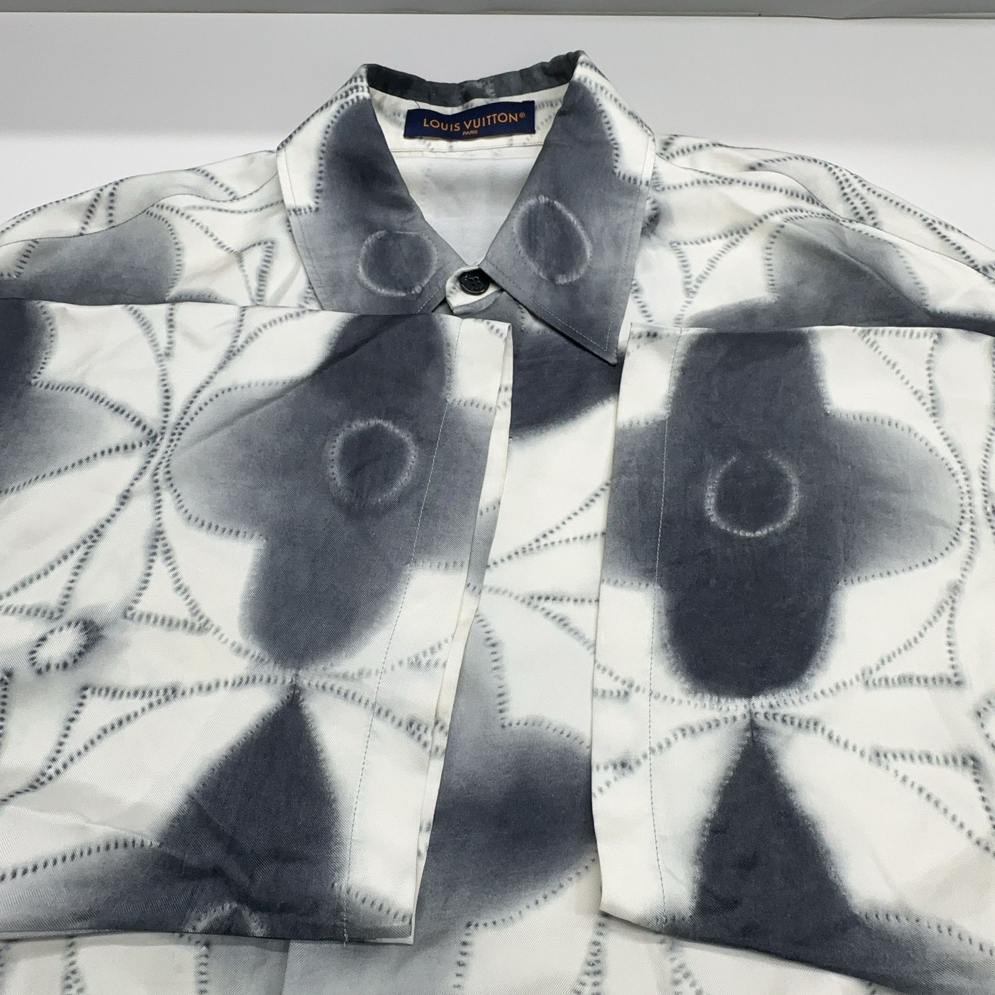 Louis Vuitton LOUIS VUITTON Monogram Silk Shirt Size L Size US L / EU 52-54 / 3 - 9 Thumbnail