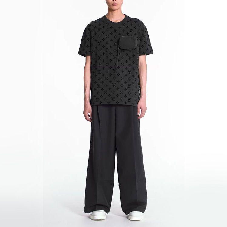Louis Vuitton Louis Vuitton Monogram Short Sleeve T-Shirt Size XL Size US XL / EU 56 / 4 - 16 Thumbnail