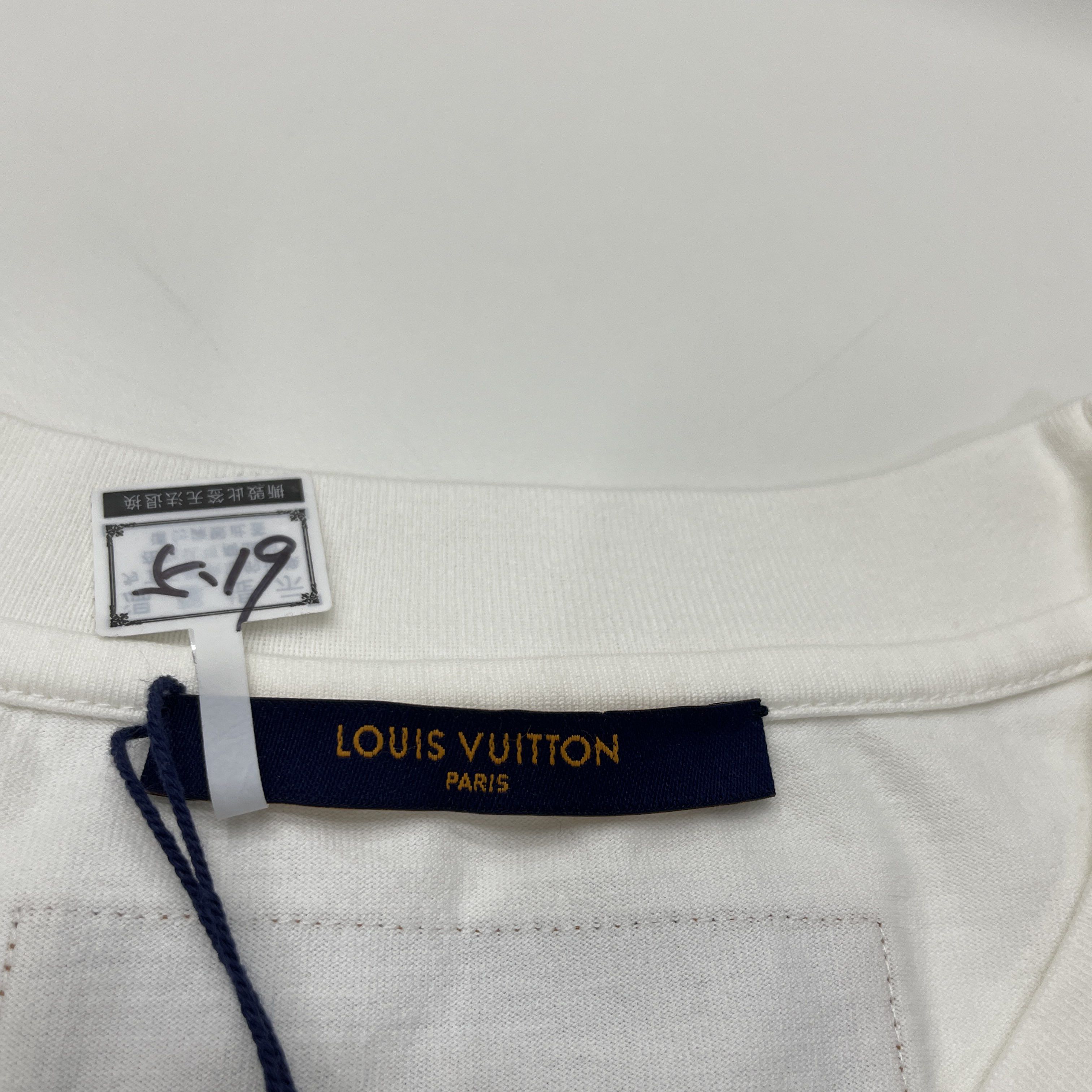 Louis Vuitton Louis Vuitton Embossed Logo T-Shirt White Size XL Size US XL / EU 56 / 4 - 3 Thumbnail