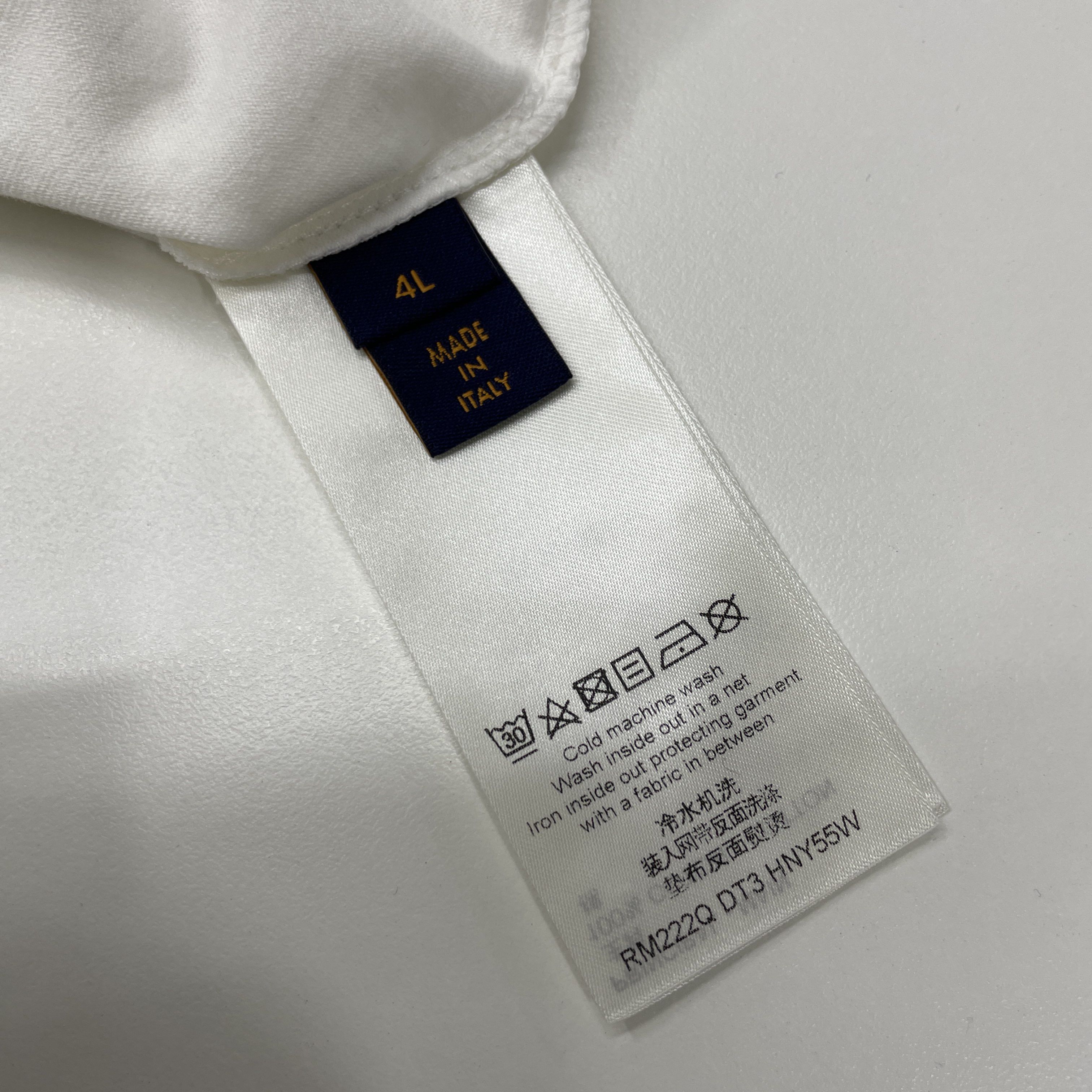 Louis Vuitton Louis Vuitton Embossed Logo T-Shirt White Size XL Size US XL / EU 56 / 4 - 4 Thumbnail