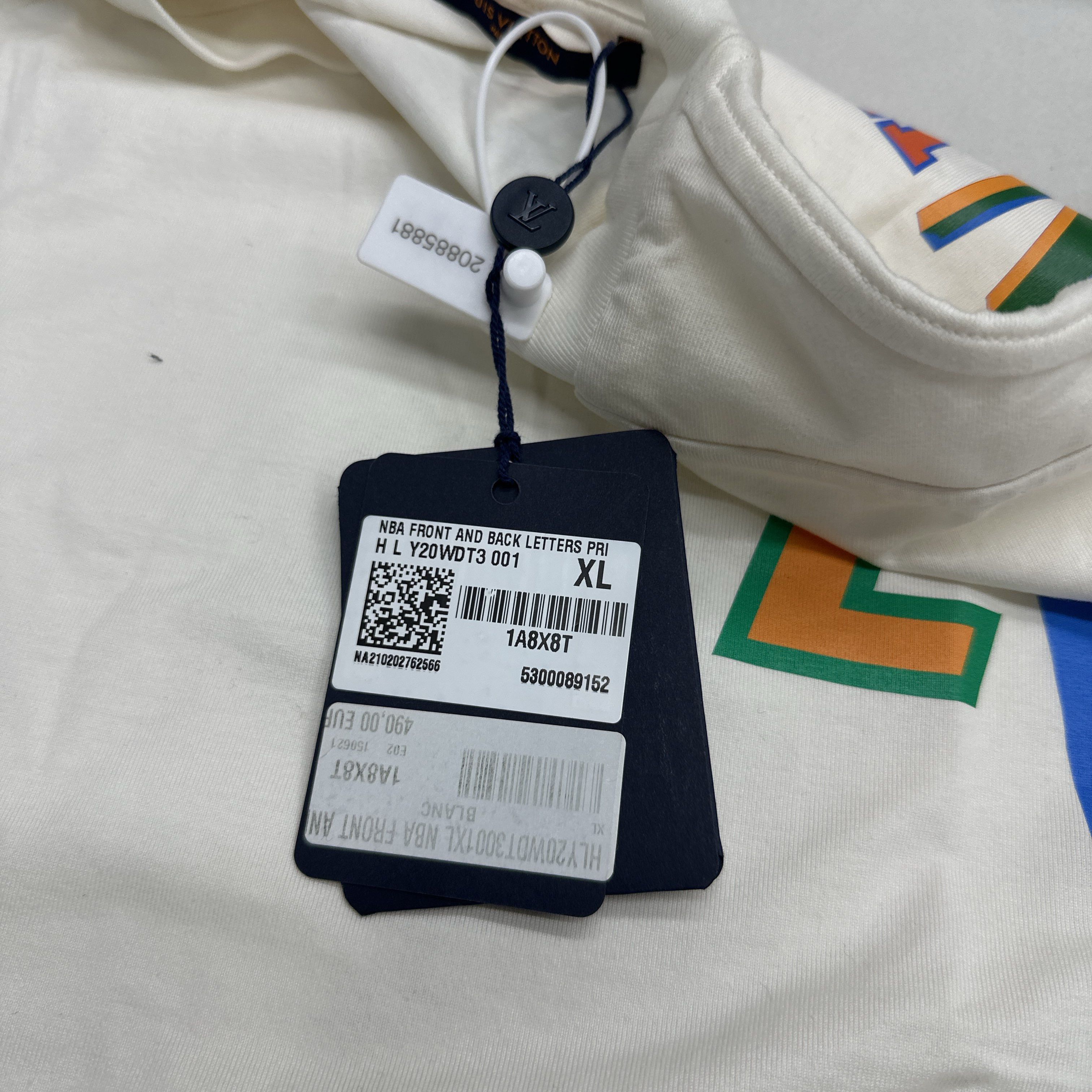 Louis Vuitton Louis Vuitton x NBA Logo T-Shirt Size XL Size US XL / EU 56 / 4 - 5 Thumbnail